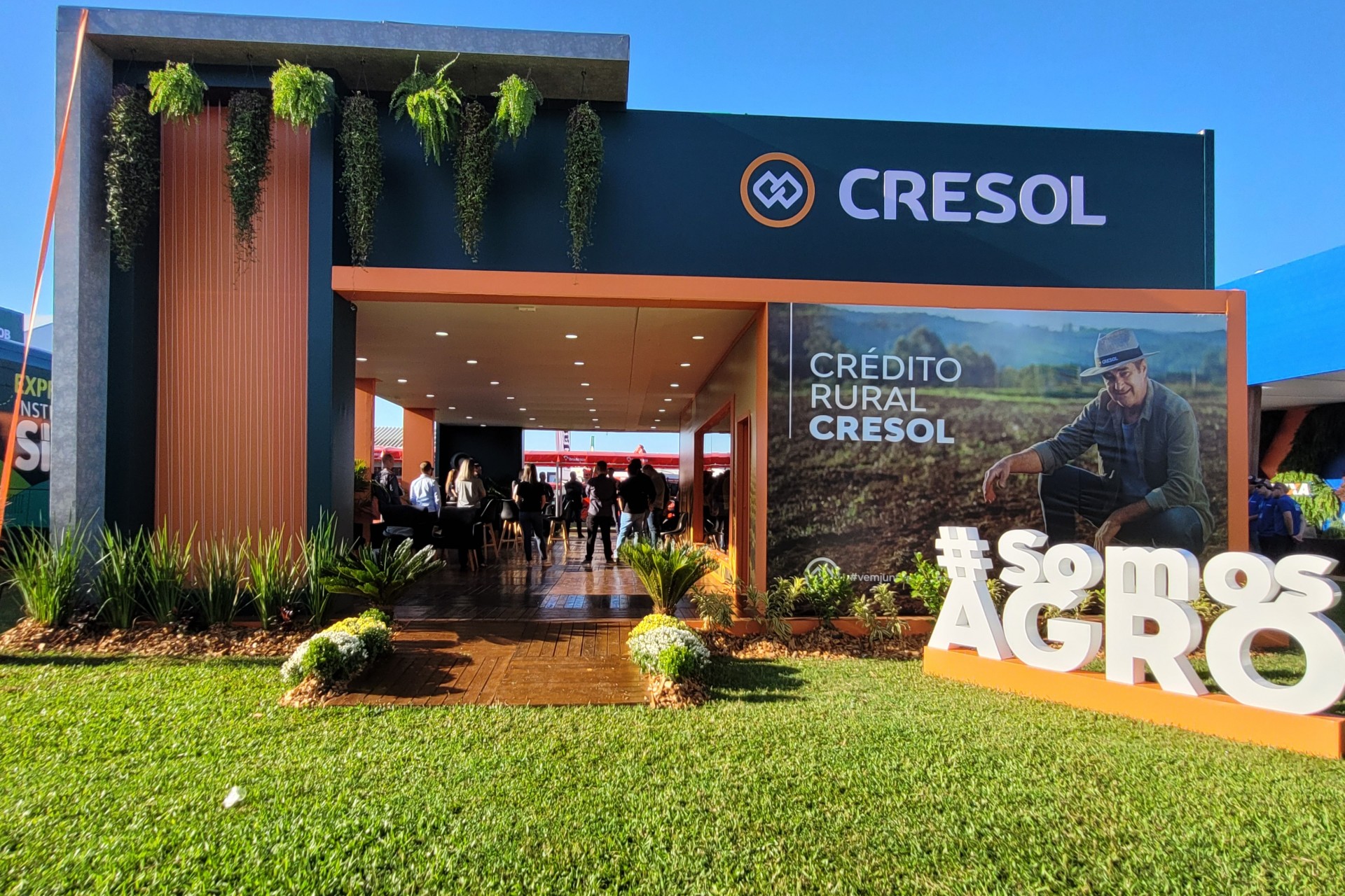 Cresol participa de mais uma edição do Show Rural Coopavel evidenciando sua atuação no agronegócio