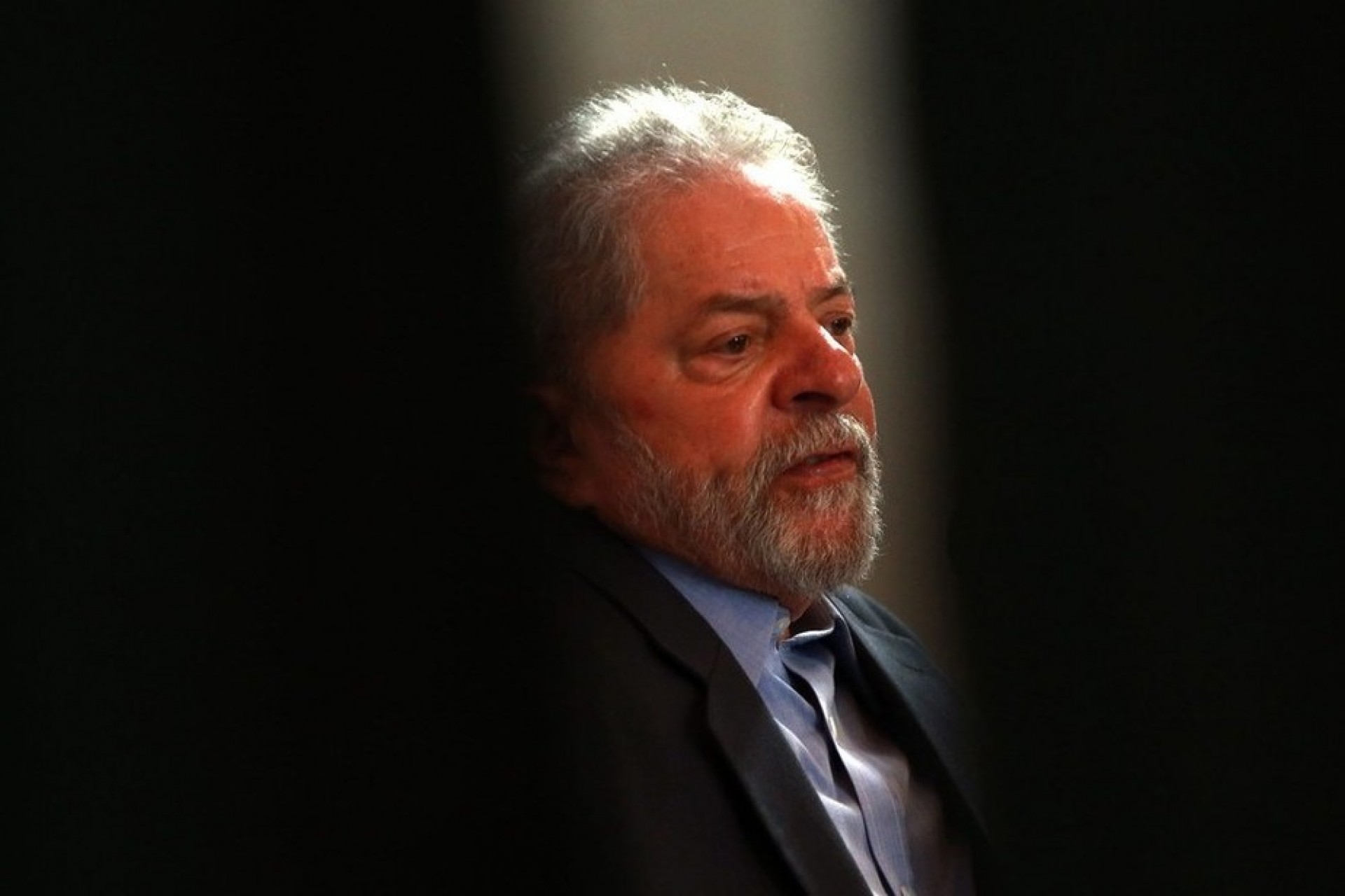 Defesas de Lula e de José Dirceu pedem para que eles deixem a prisão após decisão do STF