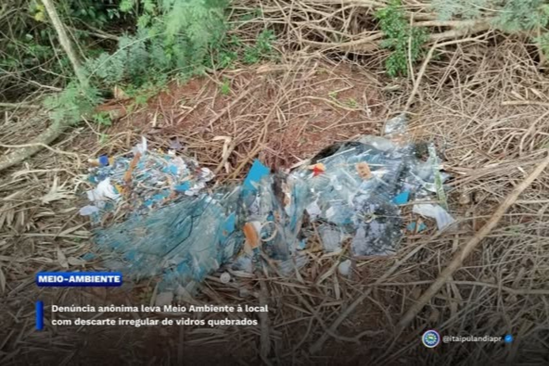 Denúncia anônima leva Meio Ambiente à local com descarte irregular de vidros quebrados