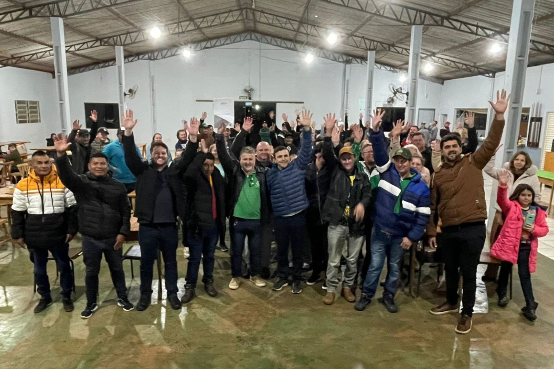 Deputado Federal Aliel Machado se compromete na busca de recursos para Missal