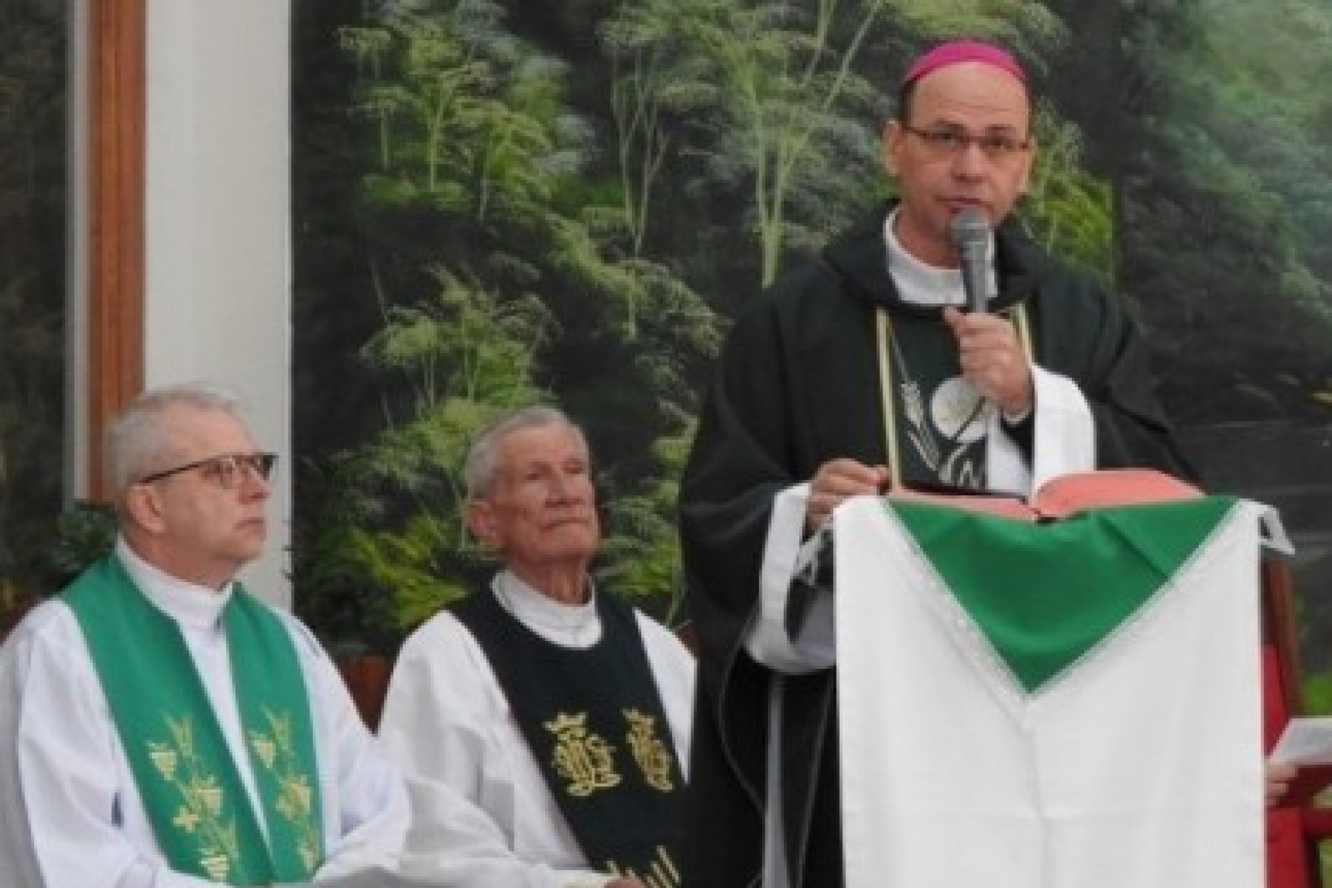 Dom Sérgio esteve em Medianeira em primeiro encontro com o Clero da Diocese de Foz