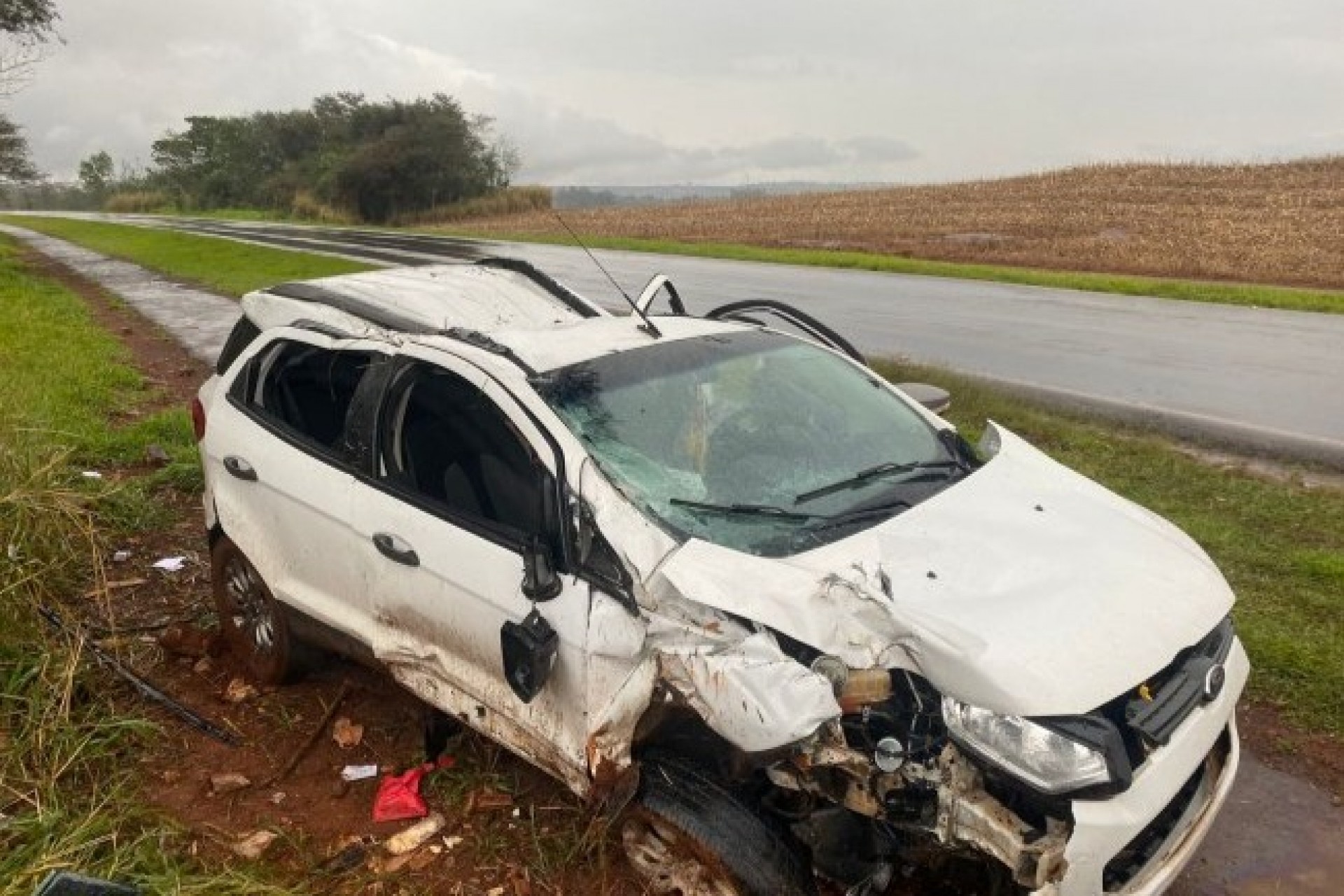 Duas ambulâncias do SAMU e PRE de Santa Helena atendem acidente com duas vítimas