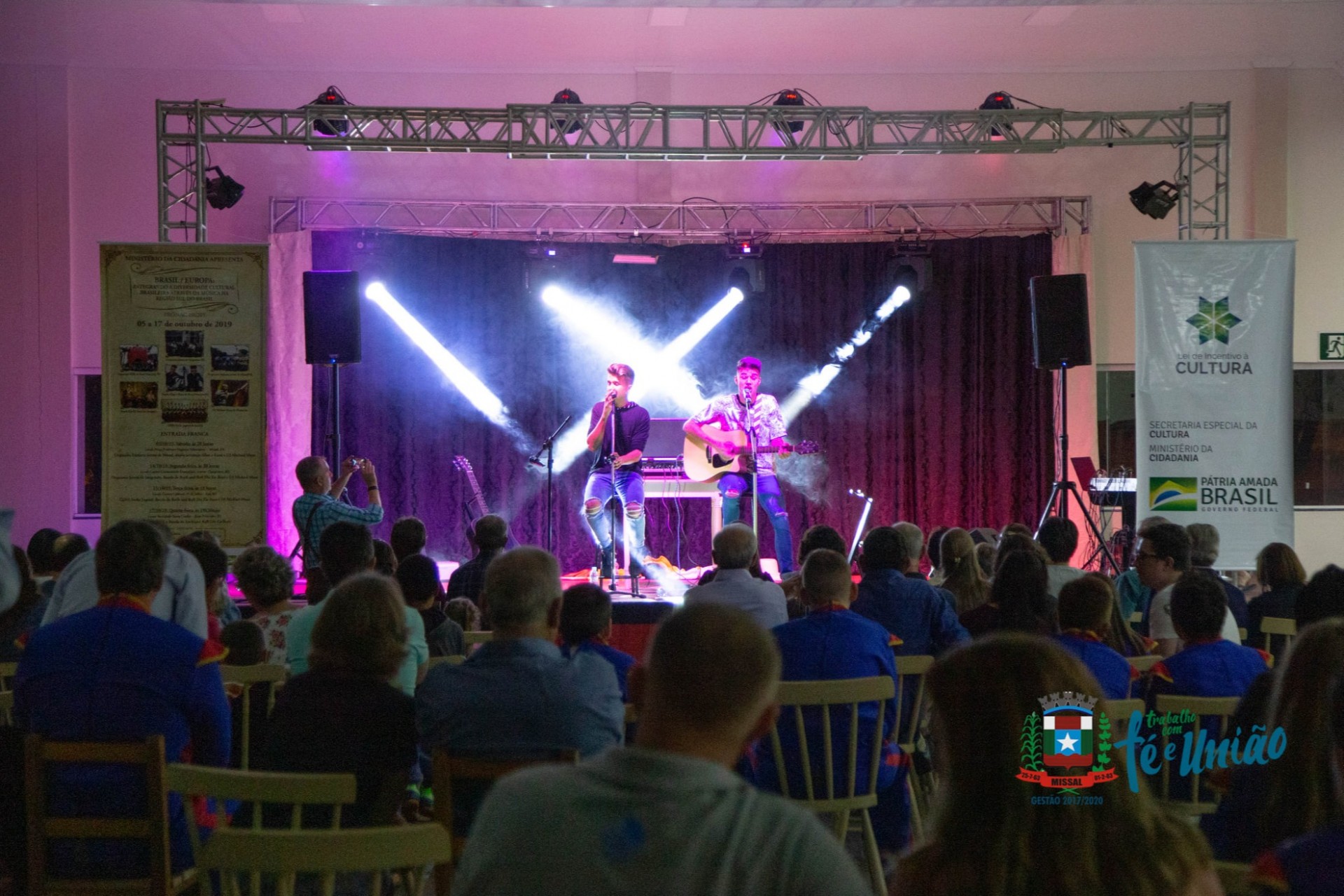 Dupla Sertaneja, Fanfarra Municipal e DJ Alemão se apresentaram sábado em Missal