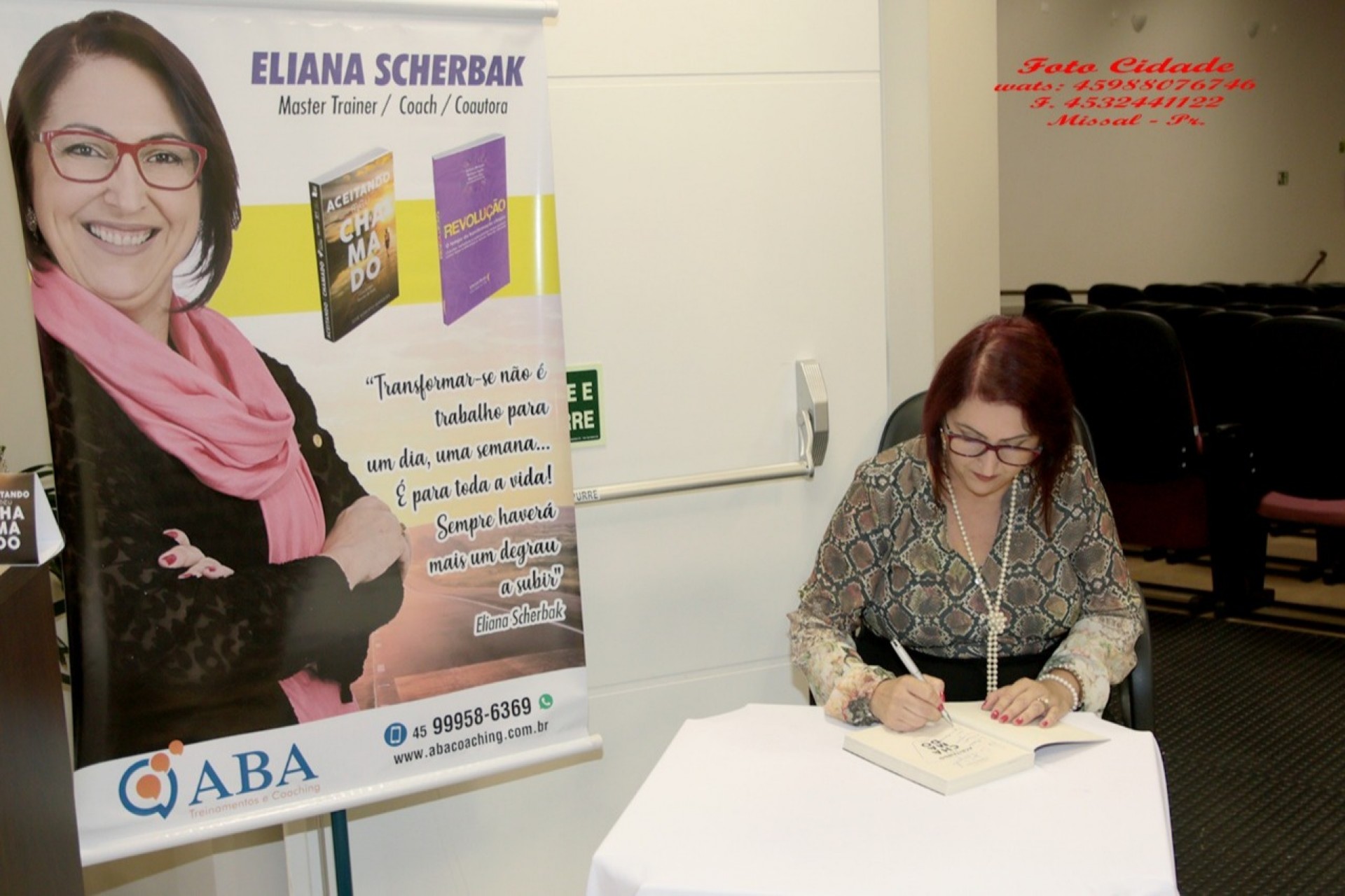 Eliana Scherbak faz lançamento de livros em Missal