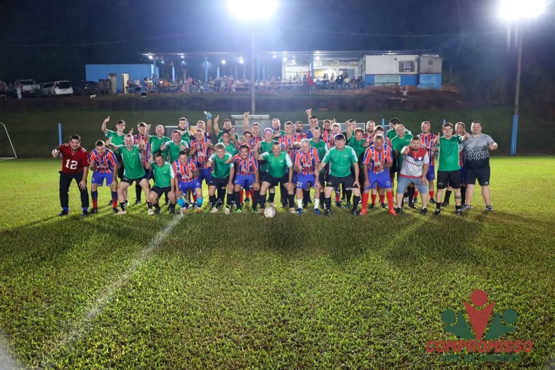 Jogo de futebol marca a entrega oficial da iluminação em campo do Portão Ocoí