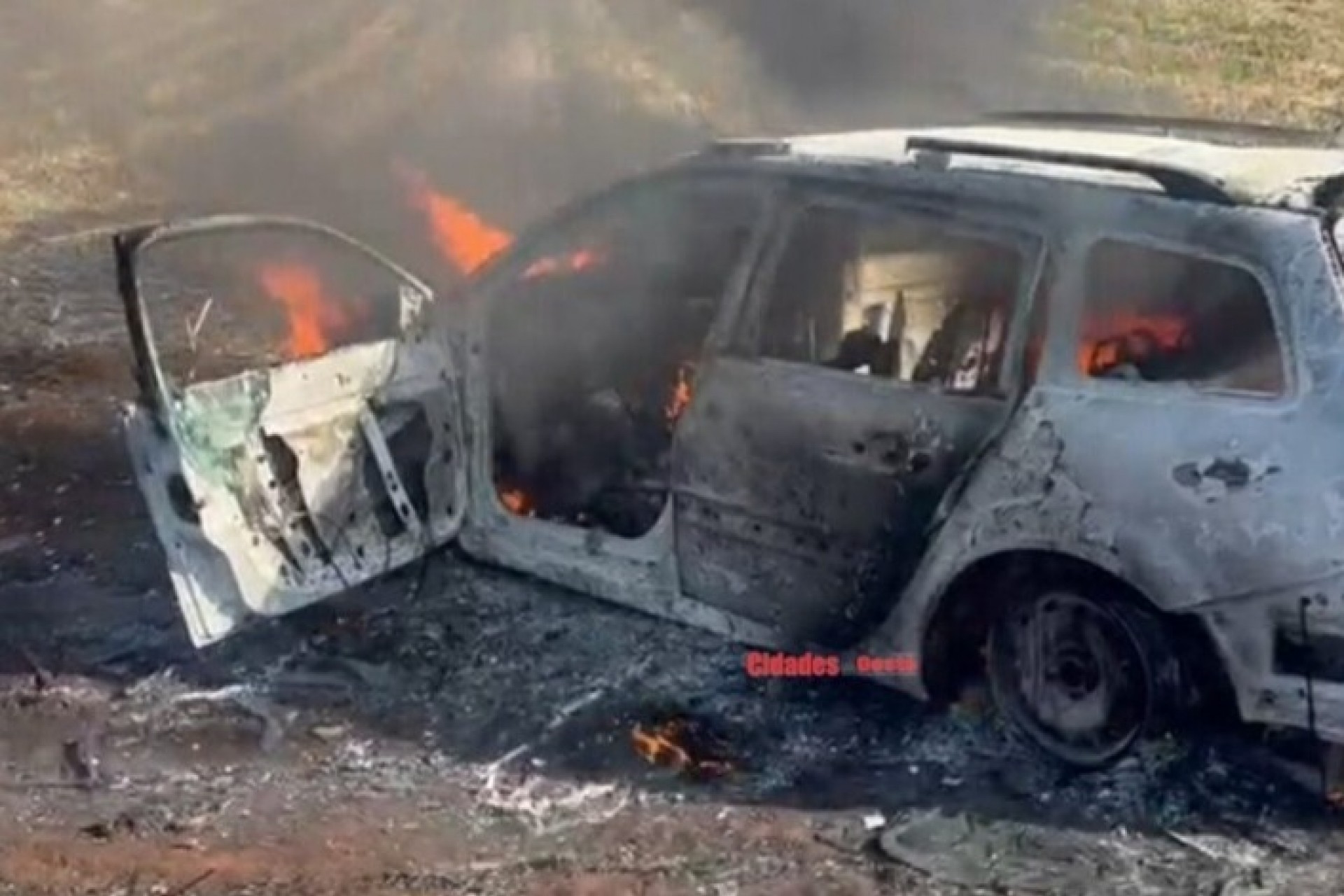 Equipes do Pátio de Máquinas e Defesa Civil combatem dois incêndios nesse domingo em Itaipulândia