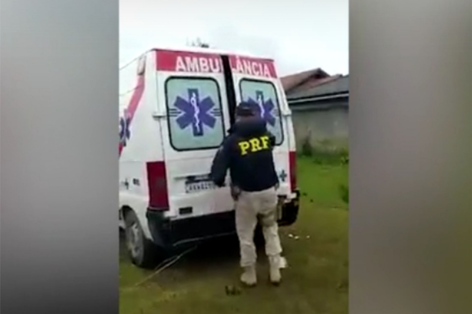 Falsa ambulância carregada com cigarros é apreendida pela PRF