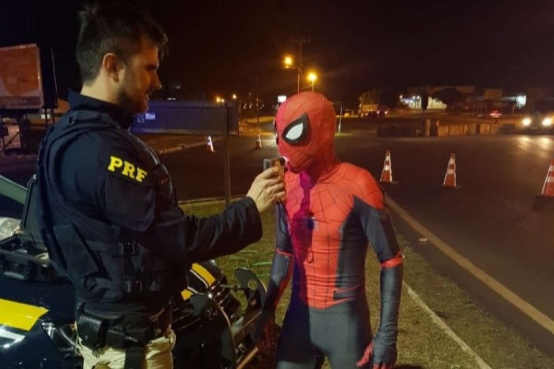 Foz do Iguaçu: Homem-aranha passa no teste do bafômetro