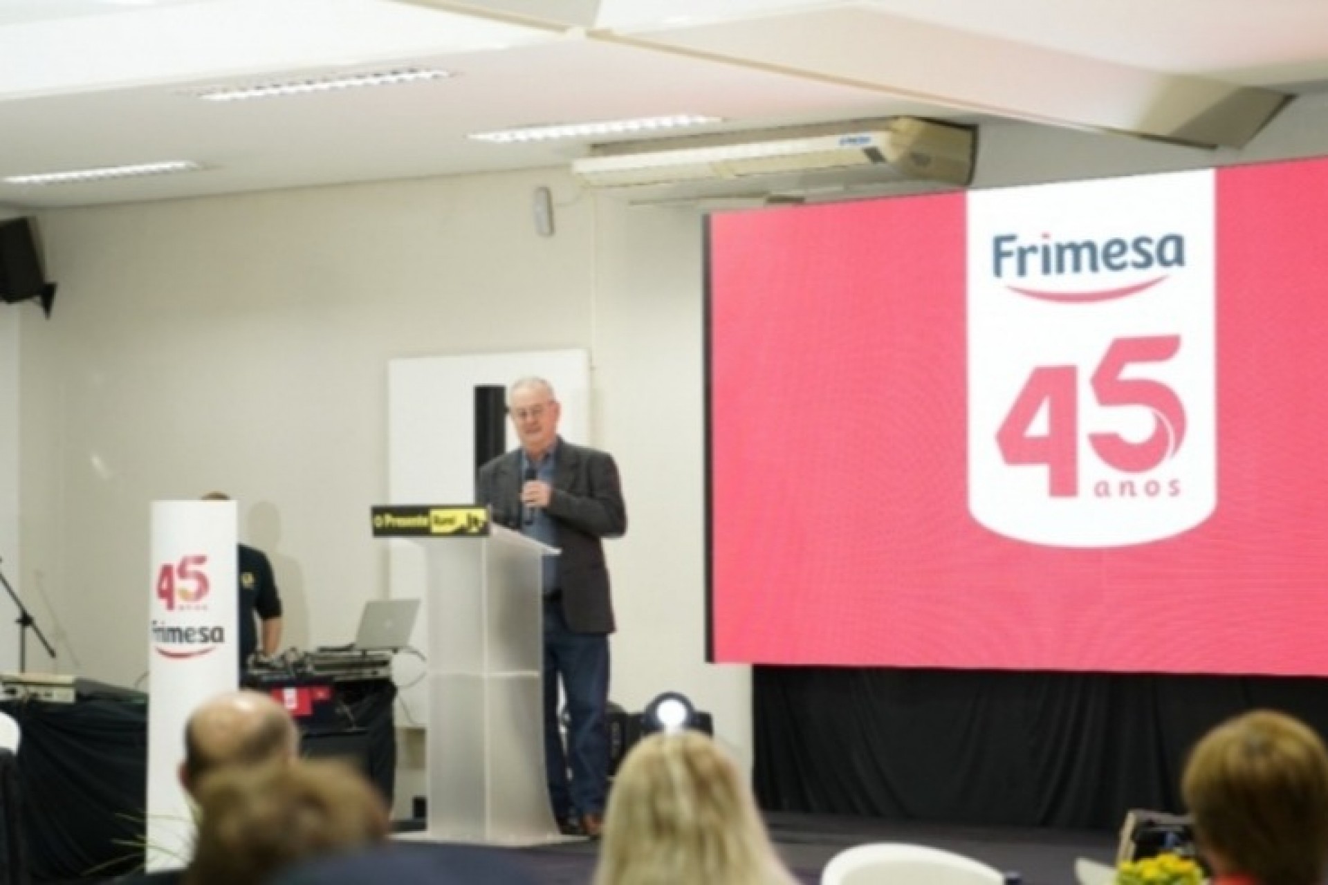 Frimesa e Jornal O Presente Rural promoveram discussões sobre o desenvolvimento da produção leiteira