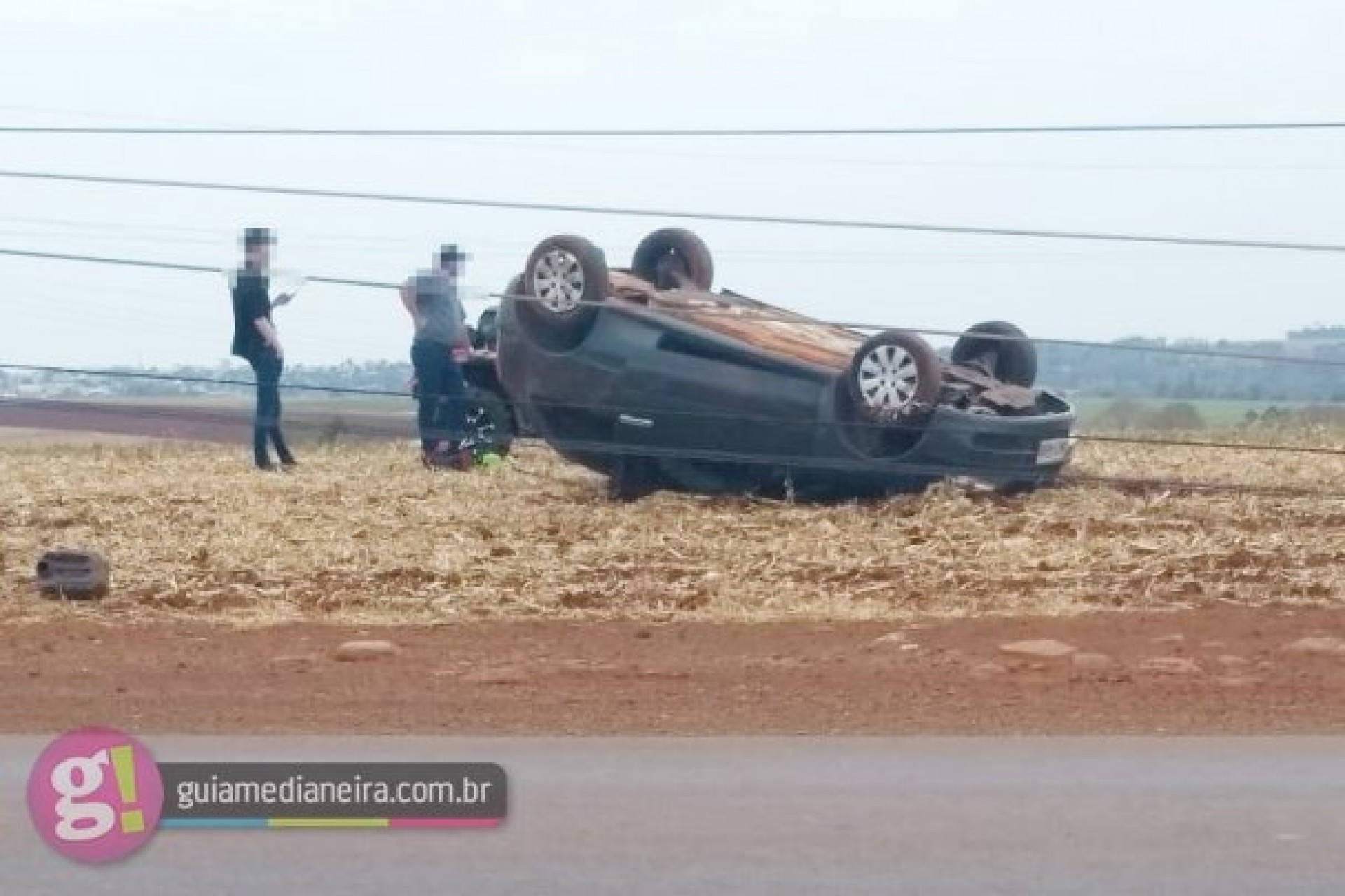 Gol sai da pista, derruba poste e capota na rodovia PR 495 entre Missal e Medianeira