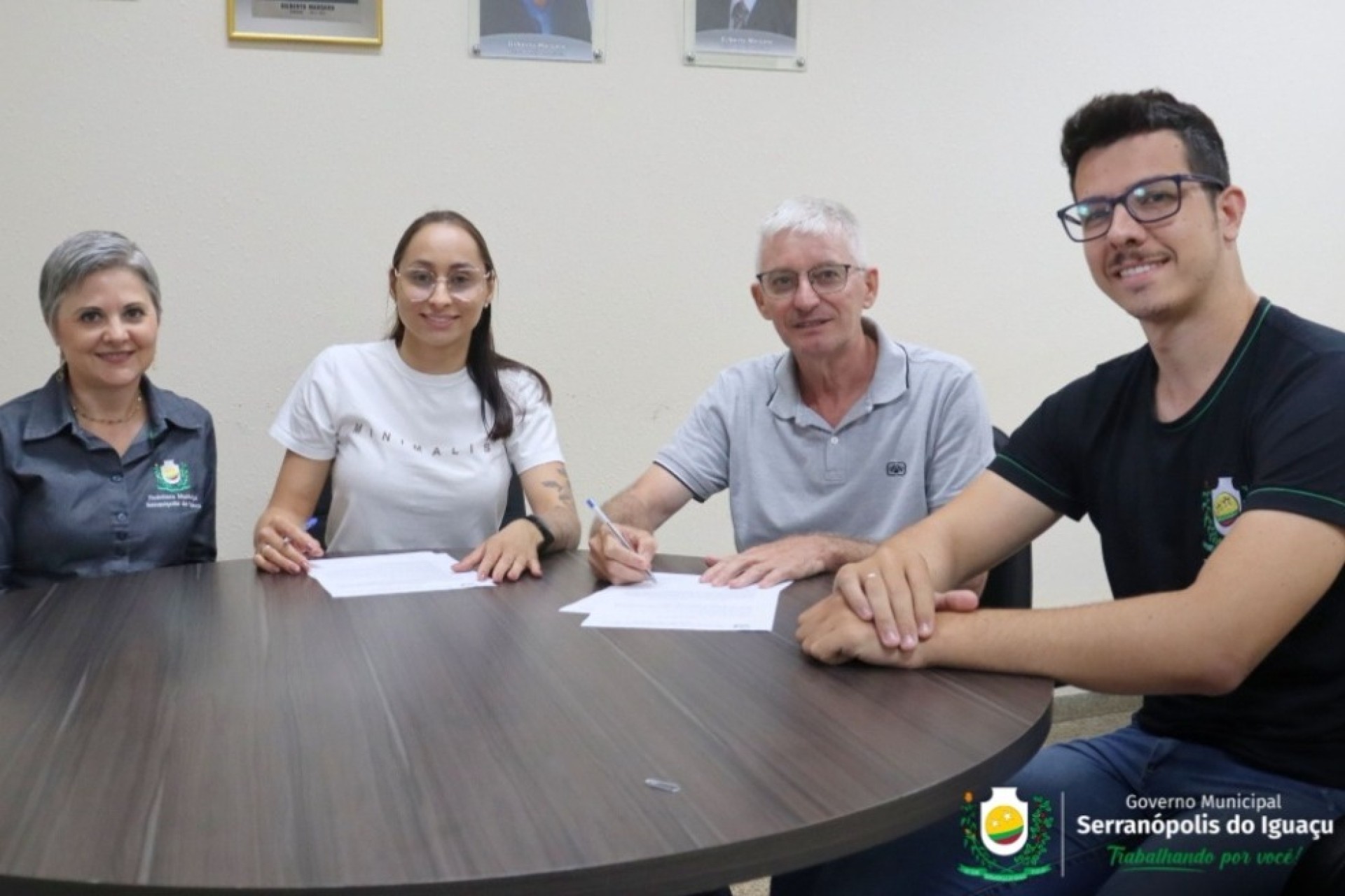 Governo Municipal recebe nova fisioterapeuta concursada