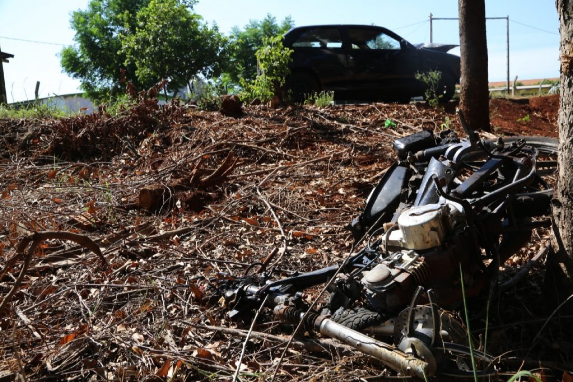 Grave acidente entre veículo e motocicleta deixa duas jovens gravemente feridas em Itaipulândia