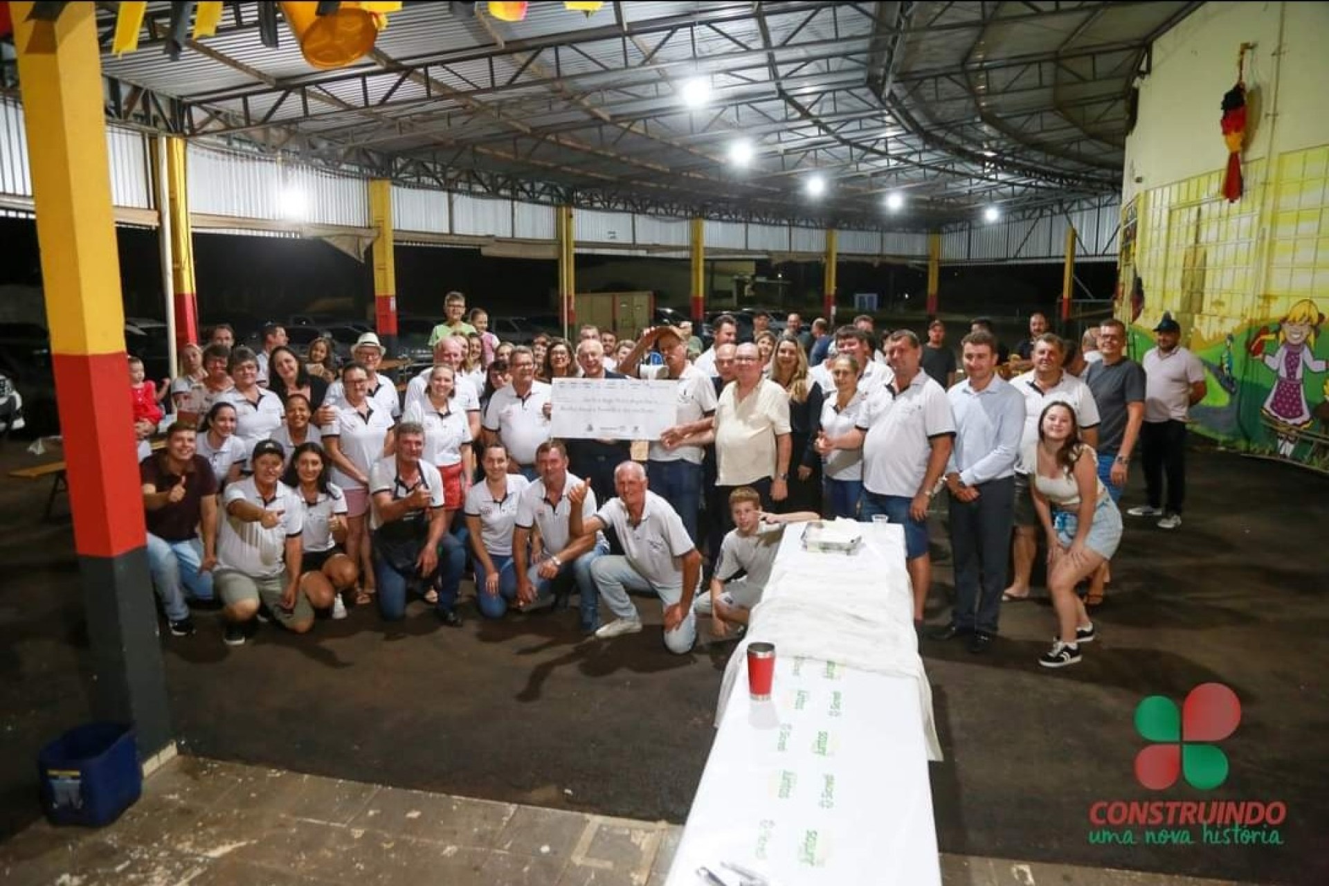 Grupo Voluntários 100 de Missal faz doação da Festa dos Navegantes para Uopeccan