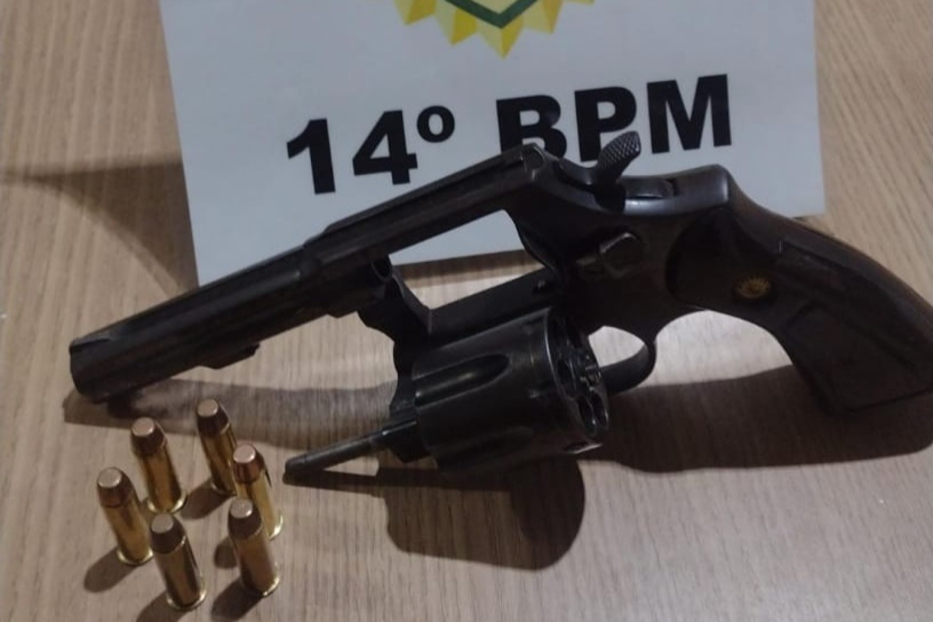 Homem é preso com arma no centro de Missal