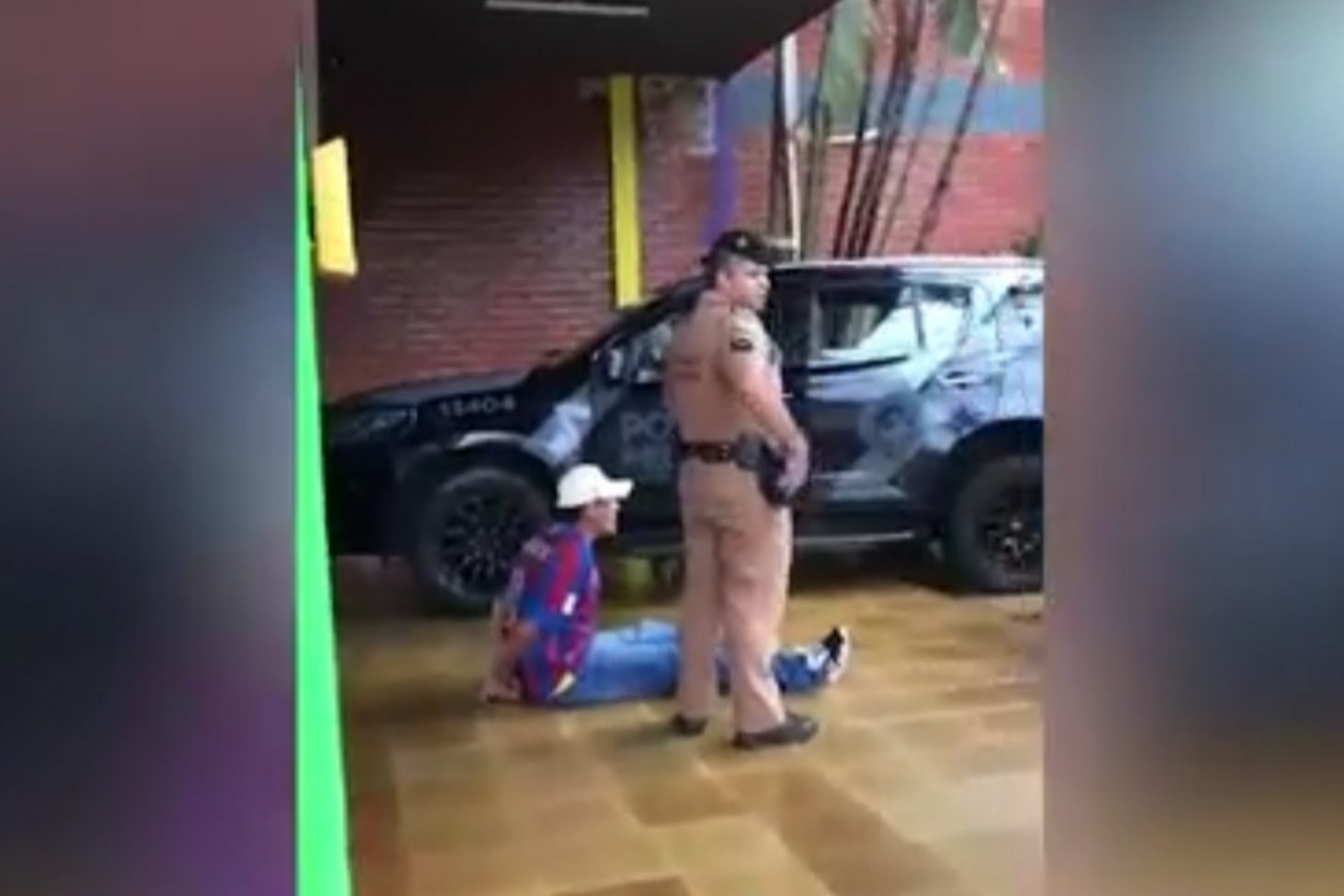 Homem furta viatura do Choque e bate na porta de emissora em Foz do Iguaçu