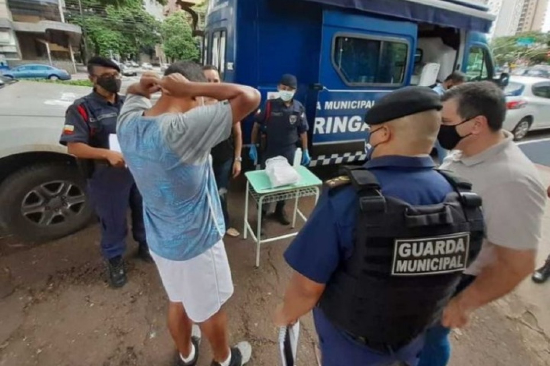 Homem leva multa de R$ 1 mil por caminhar sem máscara no Paraná