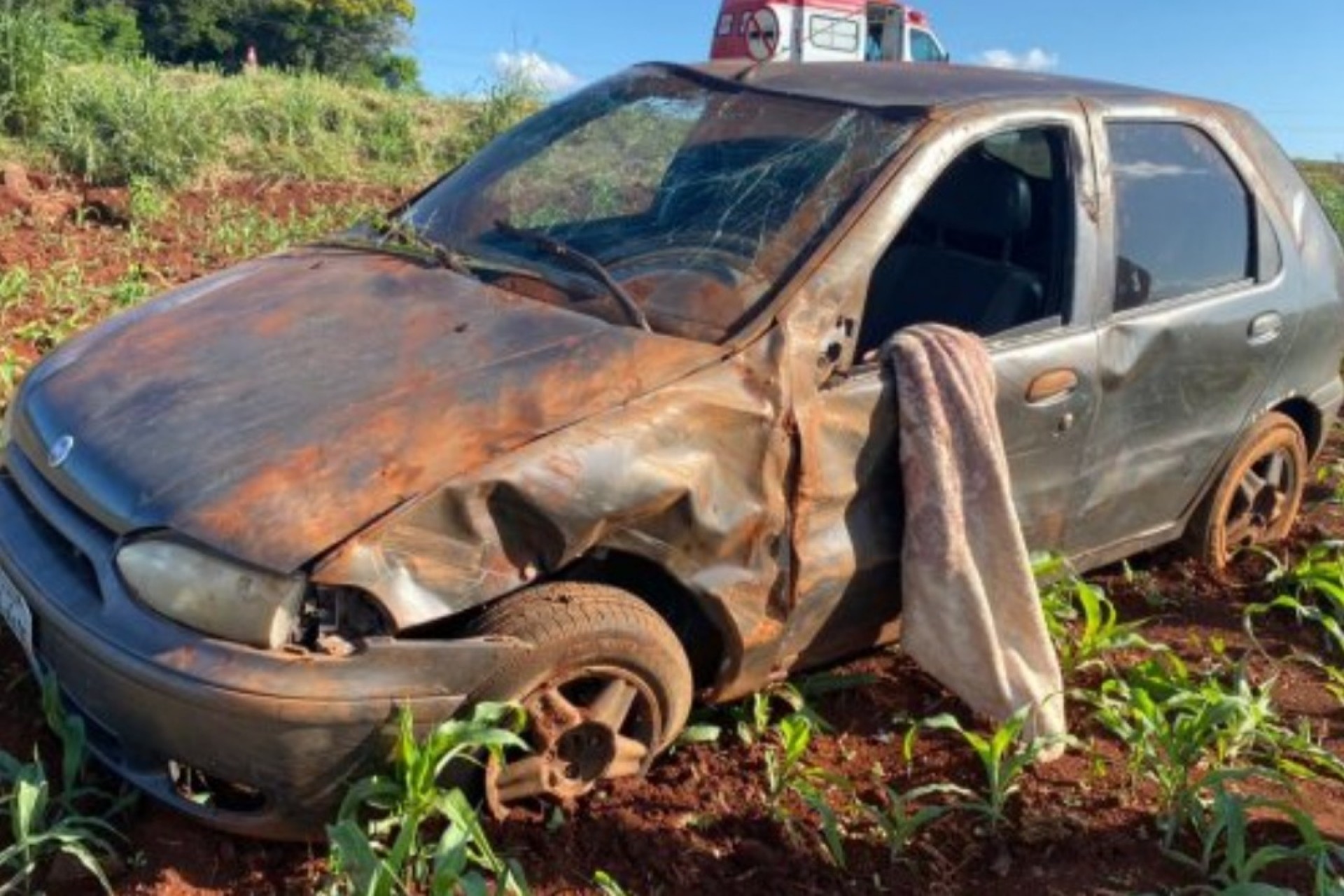 Homem morre após ser ejetado em capotamento na PR-317, em Santa Helena