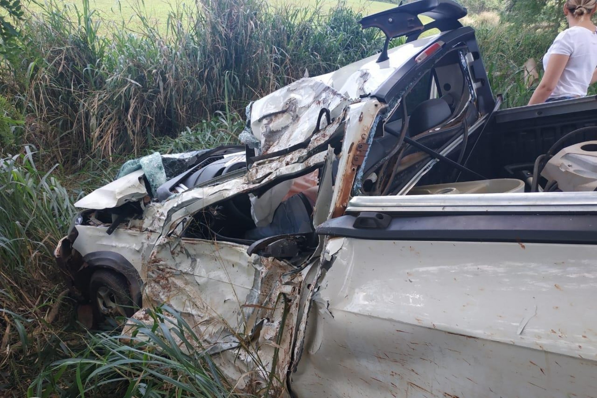 Homem morre após veículo colidir em árvore na rodovia PR 497 em São Miguel do Iguaçu
