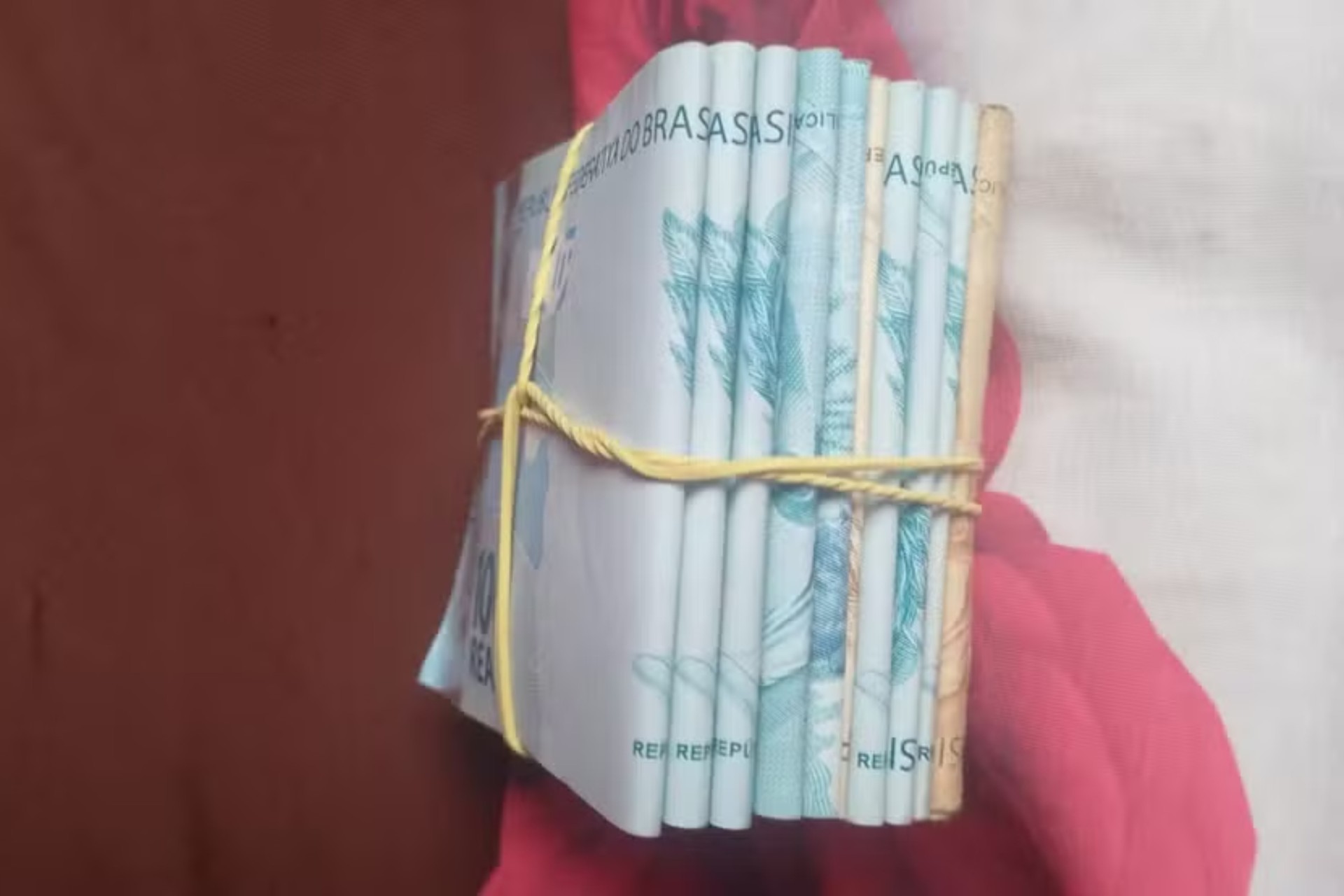 Homem usou 'informações íntimas da família' para enganar e extorquir R$ 10 mil da irmã no Paraná