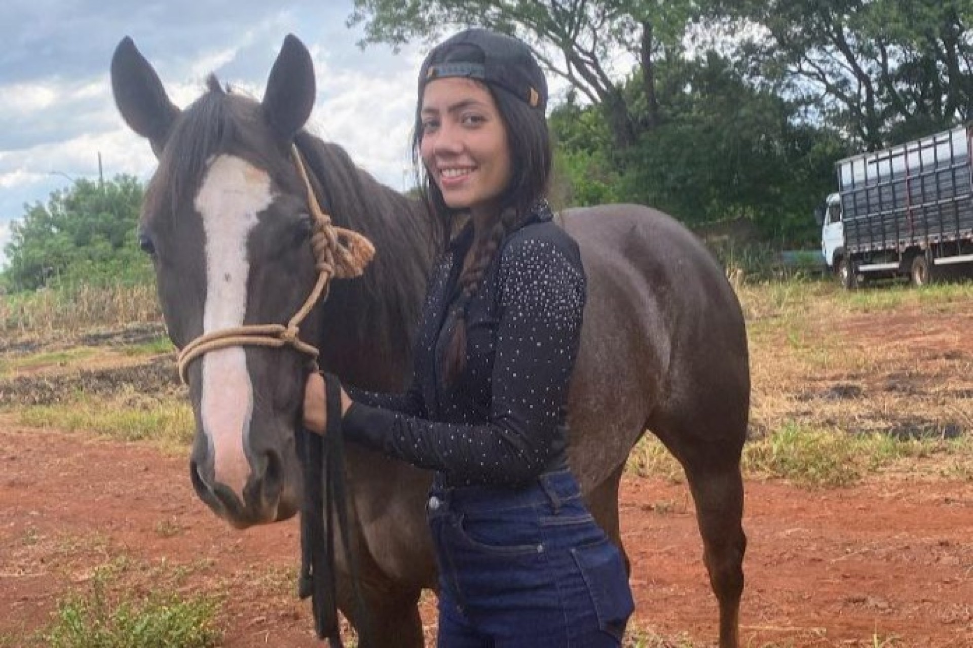 Identificada jovem de Santa Helena que faleceu após acidente com cavalo em Missal