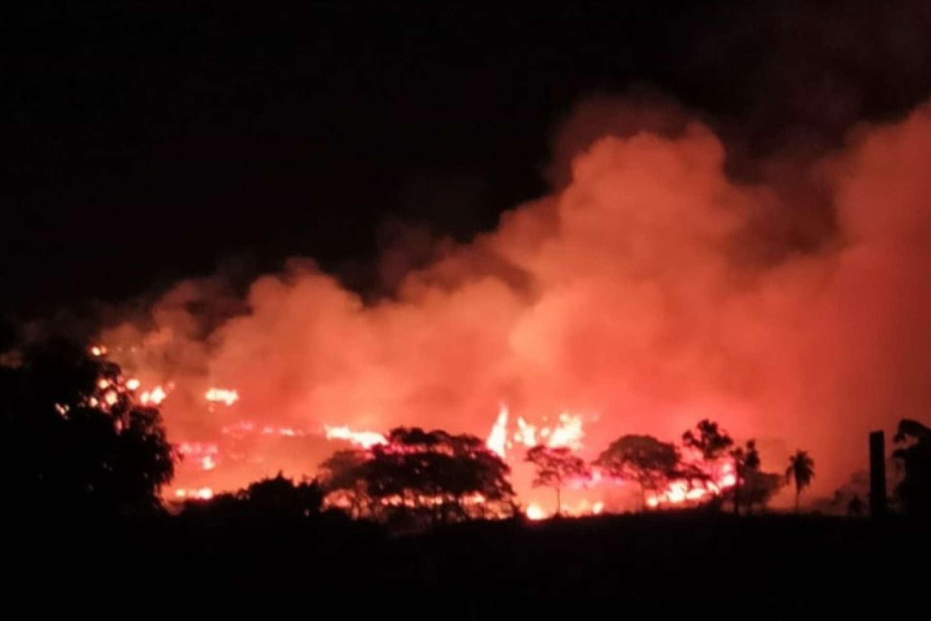 Incêndio atinge vegetação na Serra do Mico em São Miguel do Iguaçu