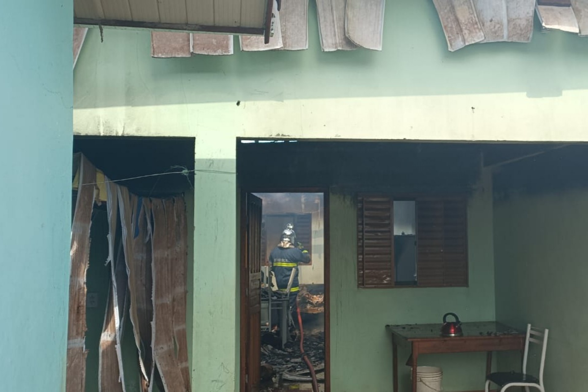 Incêndio destrói residência em Missal e família precisa de doações