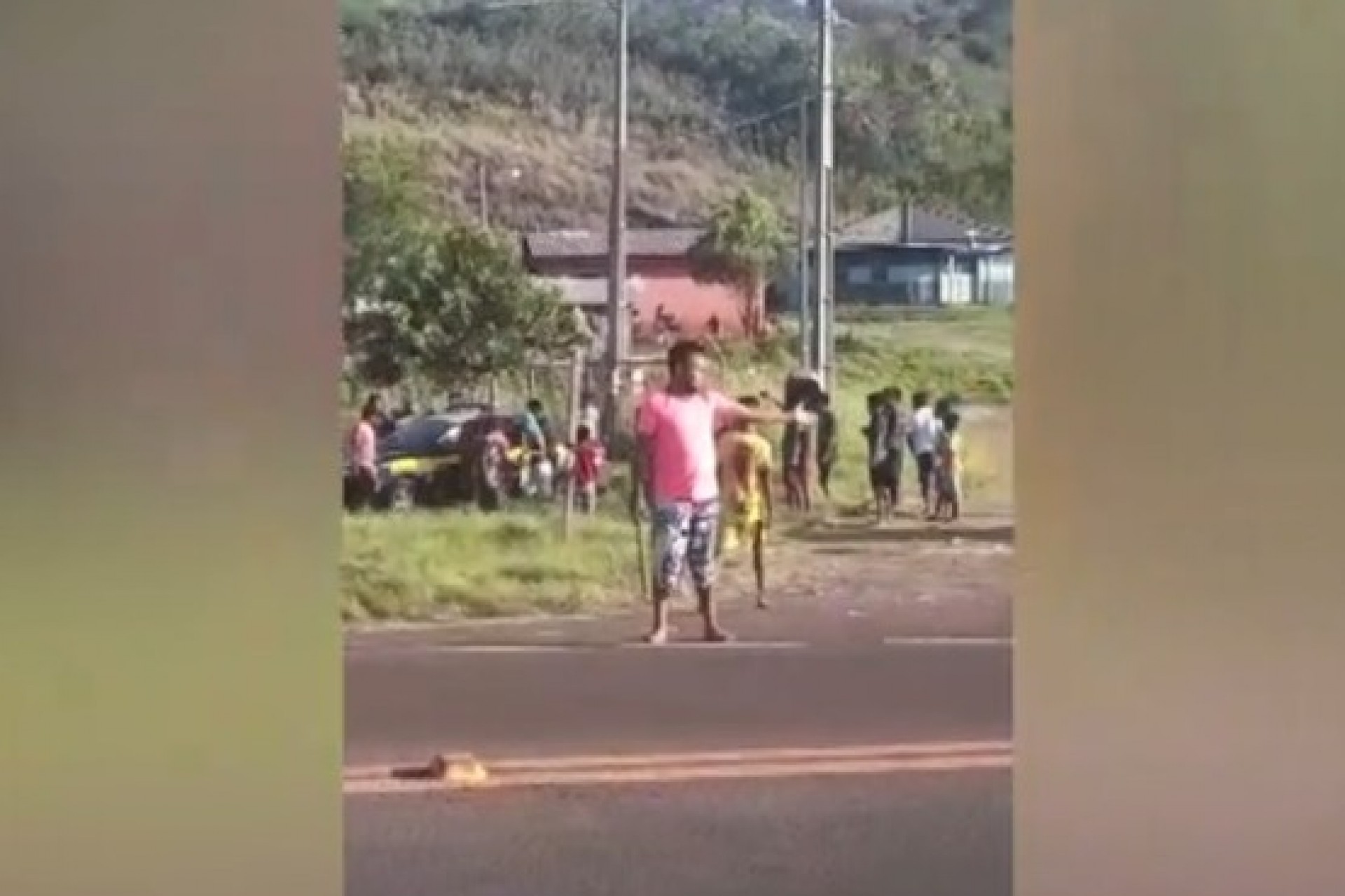 Índios ‘sequestram’ viatura e fecham a BR-277 em Laranjeiras