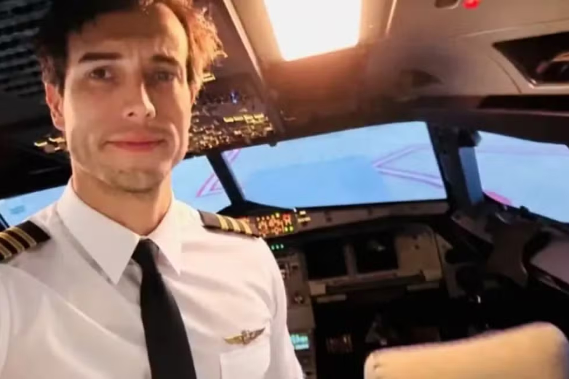 Instrutor de voo abre porta e se joga de avião em pleno ar na Argentina