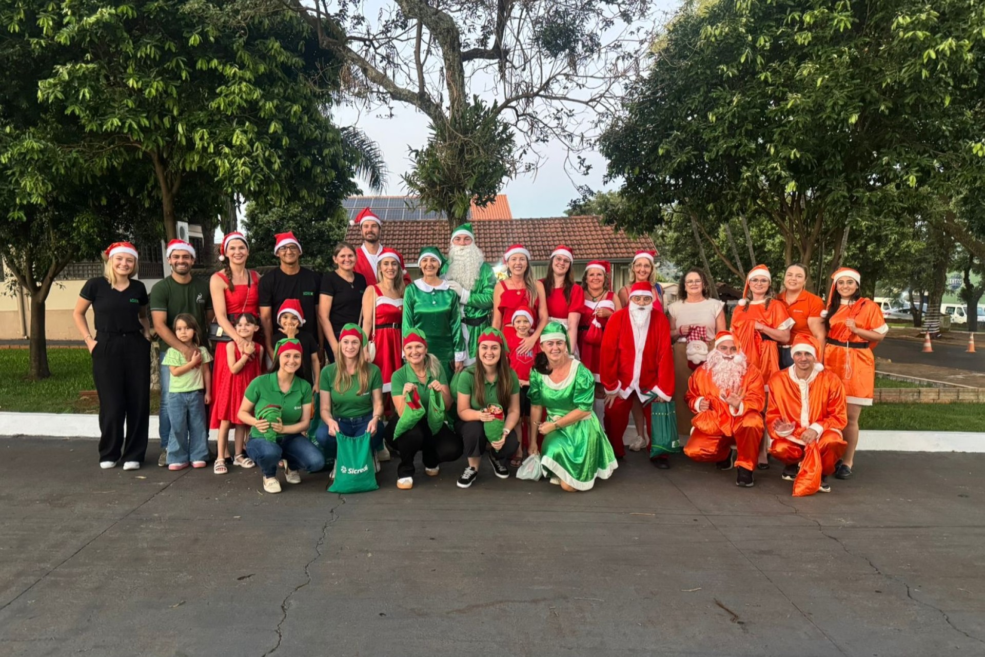 Invasão dos Papais Noéis da Acimi atraiu grande público em Missal