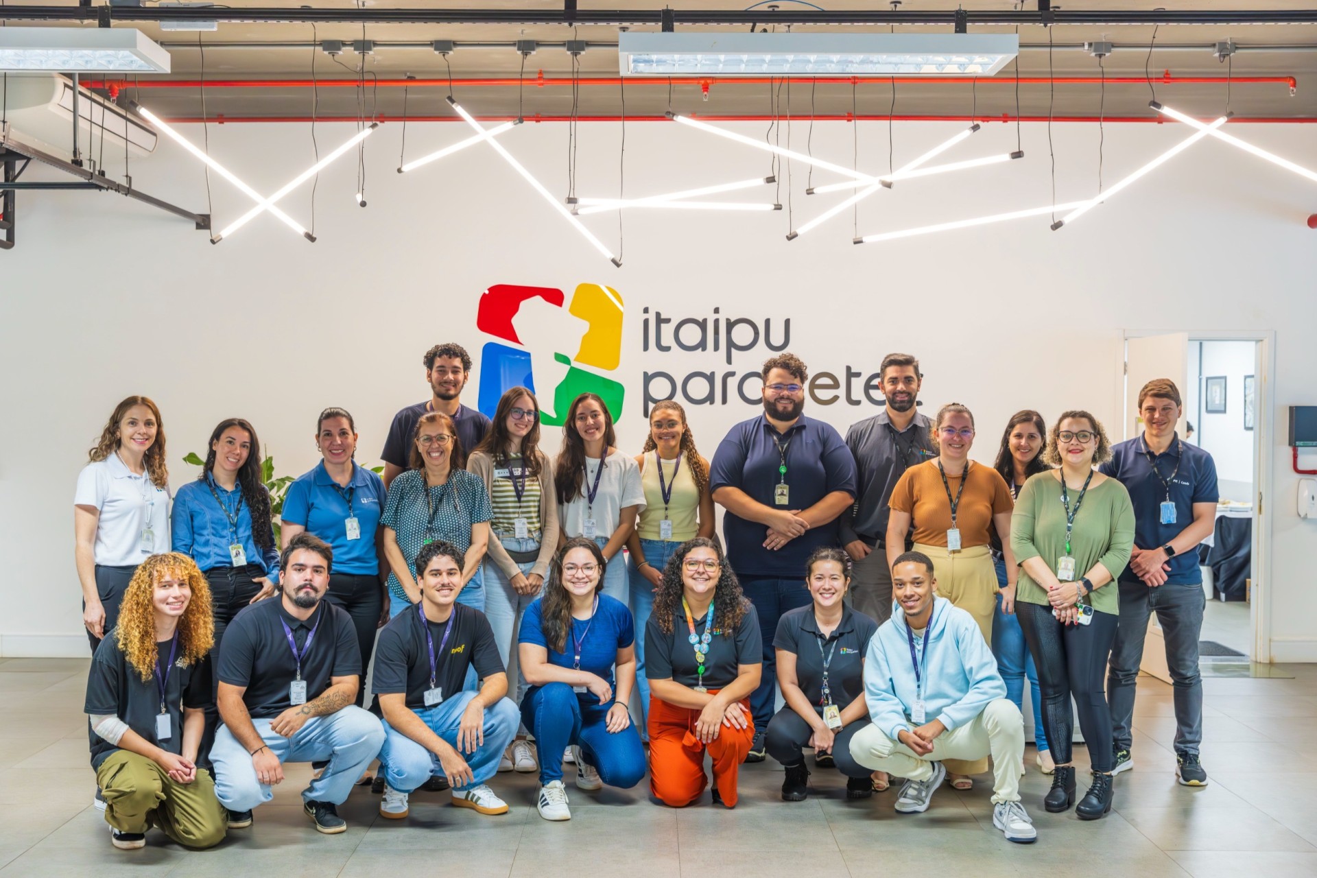 Itaipu Parquetec recebe estudantes de intercâmbio para atividades práticas em diferentes áreas