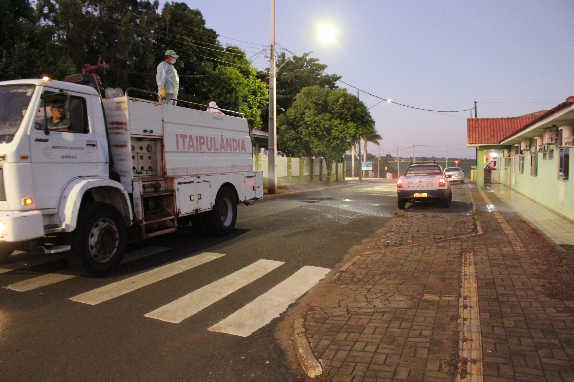 Itaipulândia inicia higienização nas ruas contra o Coronavírus