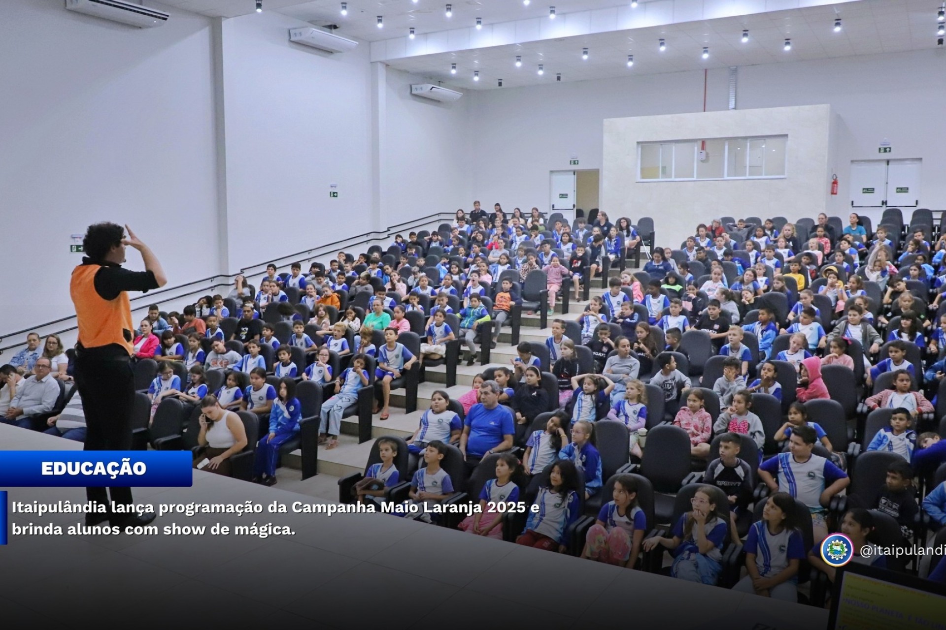 Itaipulândia lança programação da Campanha Maio Laranja 2025 e brinda alunos com show de mágica
