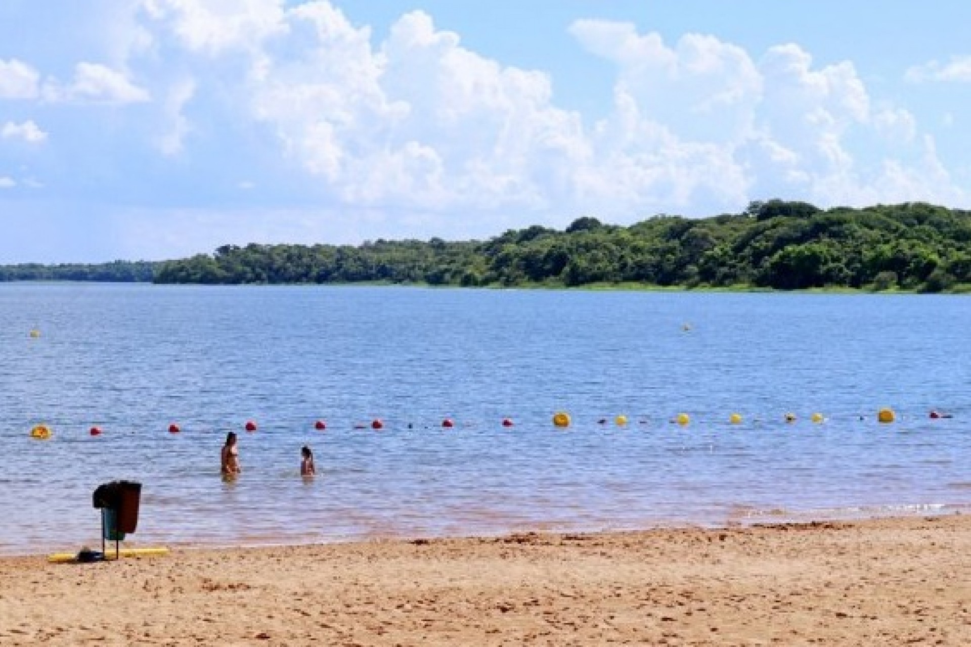 Itaipulândia: Município melhora a sinalização na área de banho e embarcações no Balneário Jacutinga