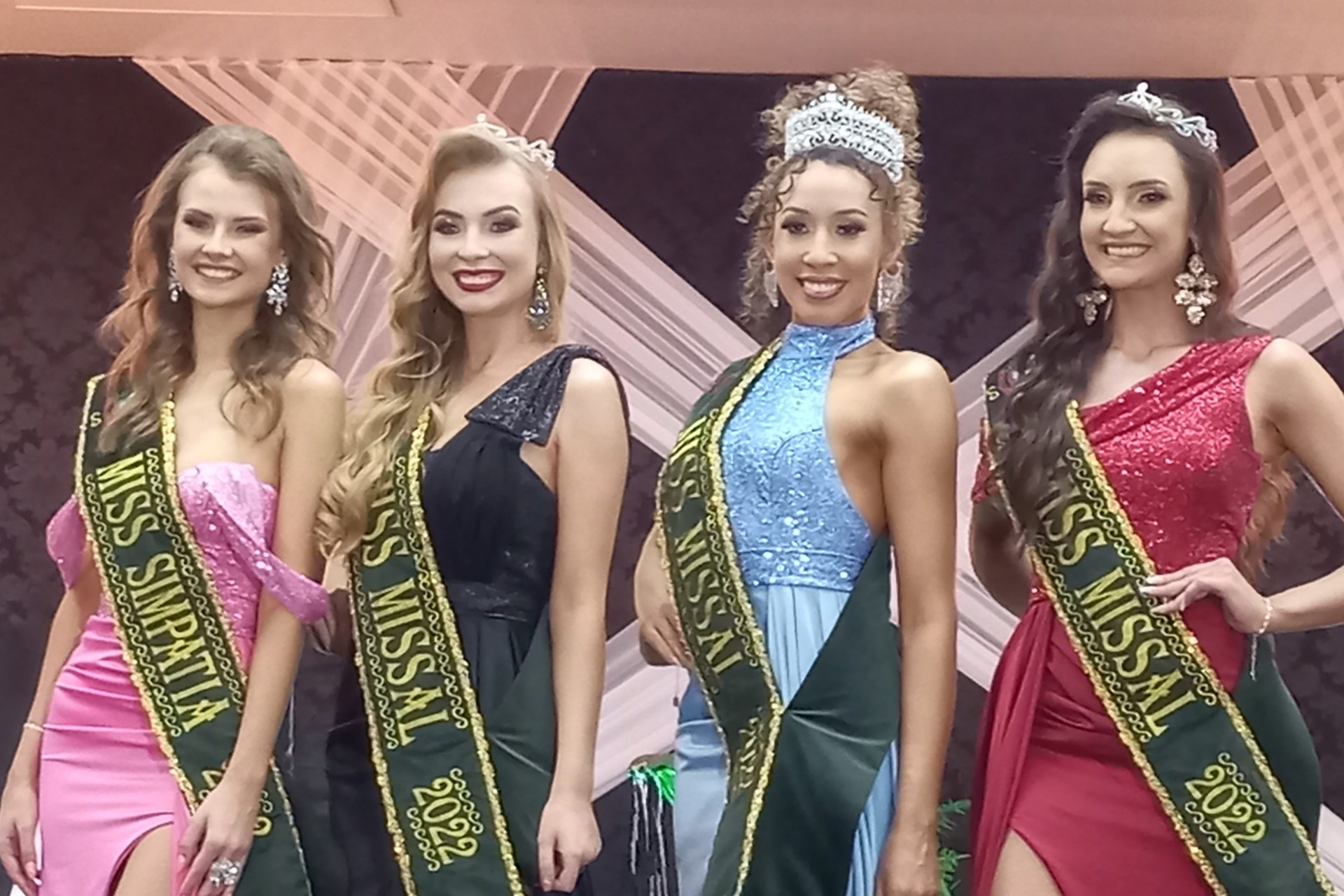 Jhennifer da Silva Vogado é eleita Miss Missal