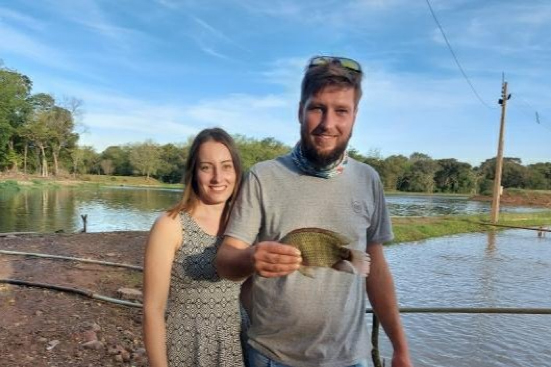 Jovem casal deixa a cidade e vai para o campo apostar na piscicultura em Missal