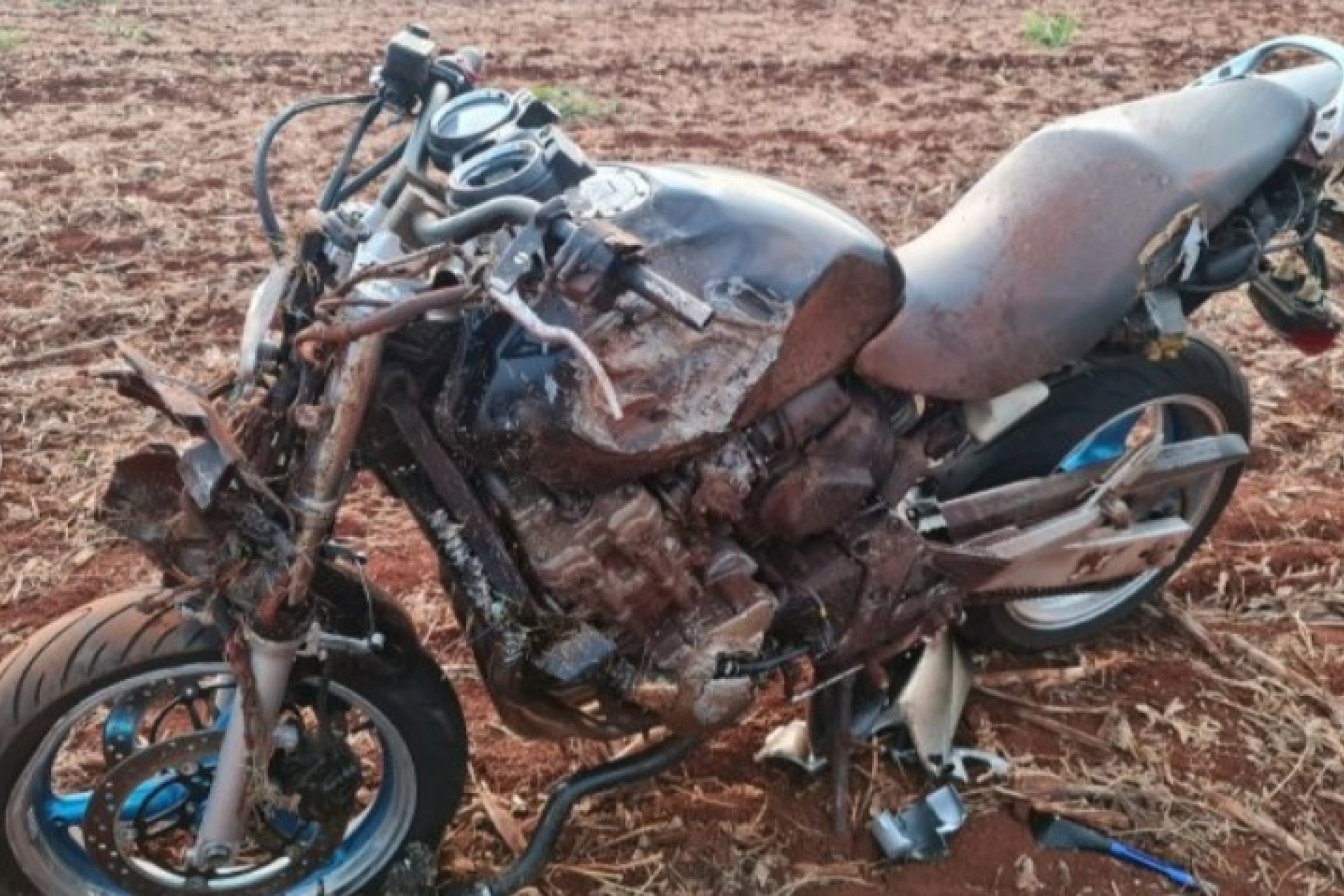 Jovem de 23 anos de idade fica em estado grave após acidente com moto esportiva na PR 495