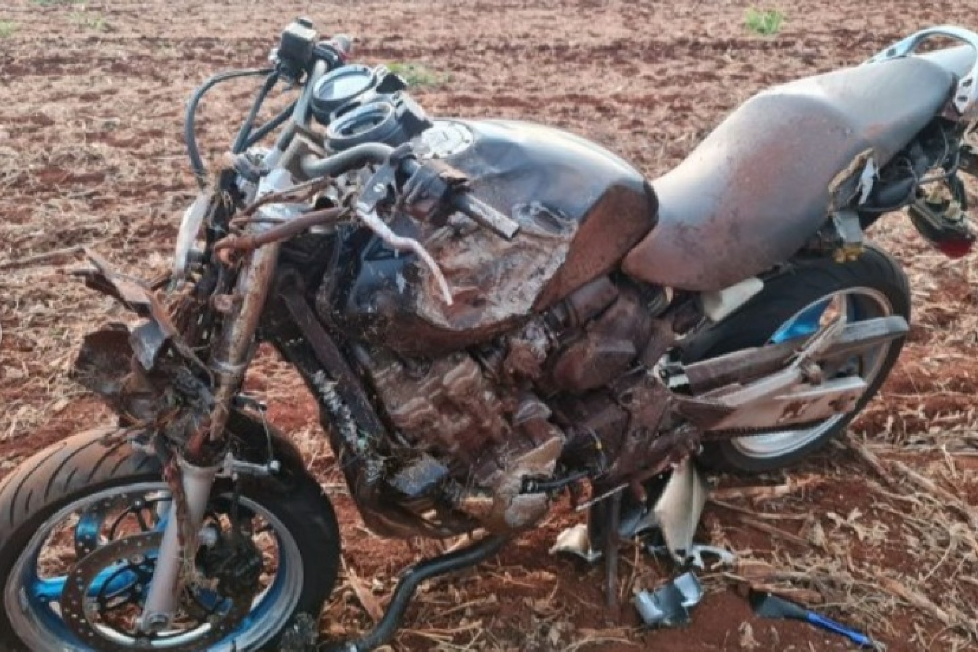 Jovem de 23 anos de idade fica em estado grave após acidente com moto esportiva na PR 495