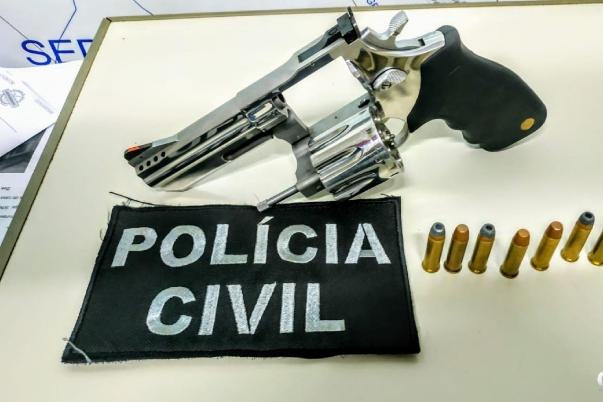 Jovem é preso pela Polícia Civil com revólver calibre 38 na cintura em São Miguel