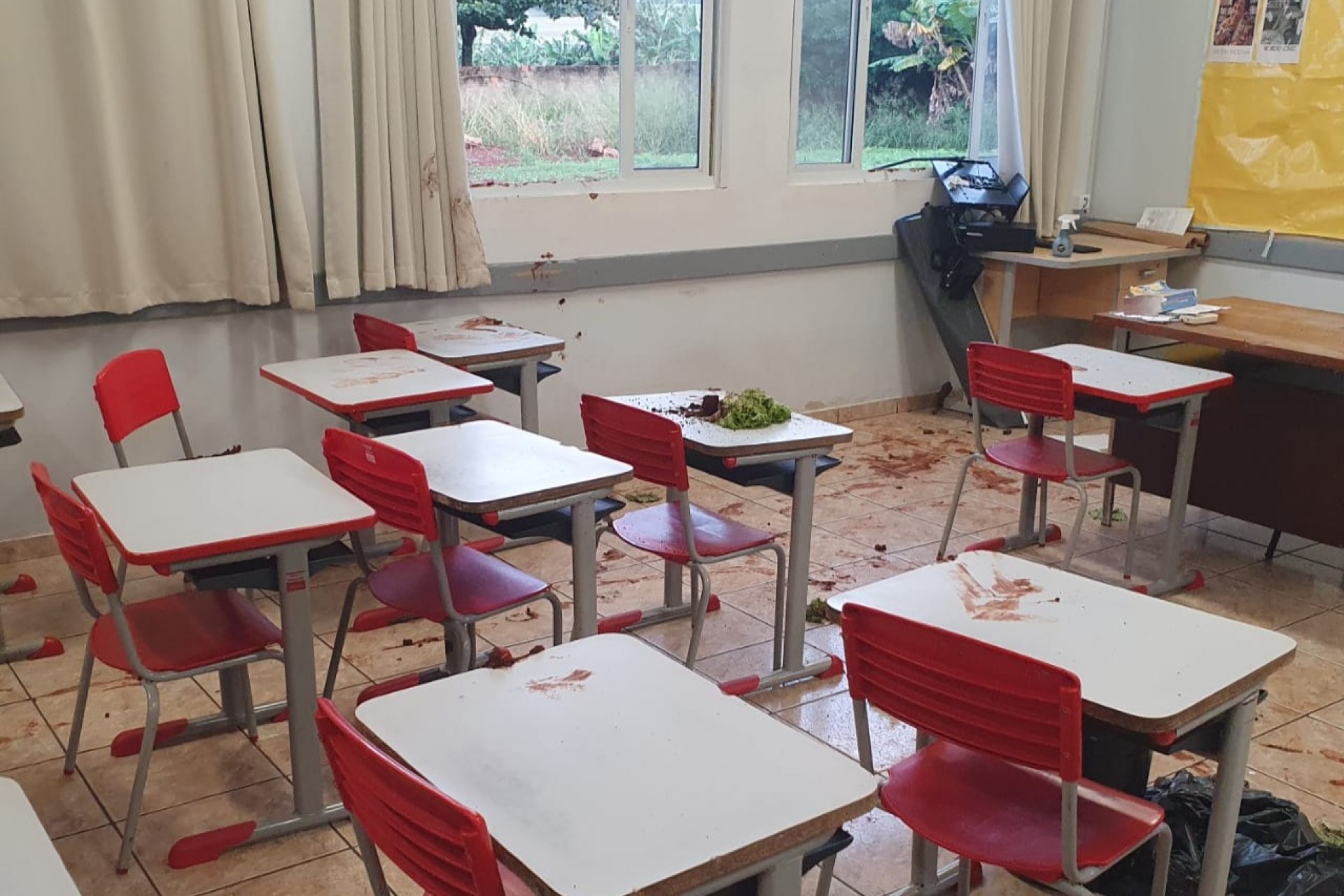 Lamentável: Vândalos arrombam sala de aula e quebram computador em Itaipulândia