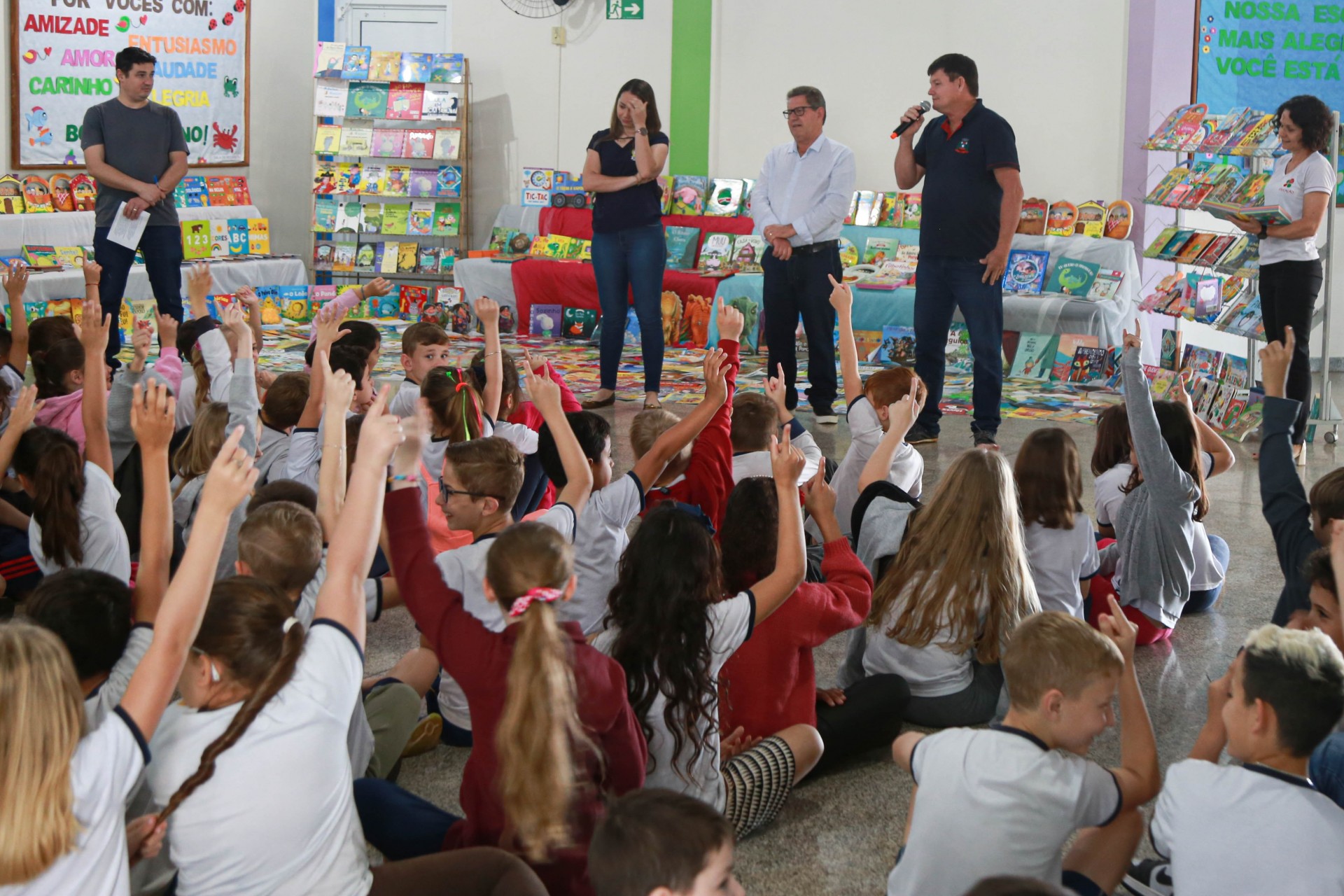 Mais de 5 mil volumes de livros são entregues nas escolas, CMEI’s e Biblioteca Pública em Missal