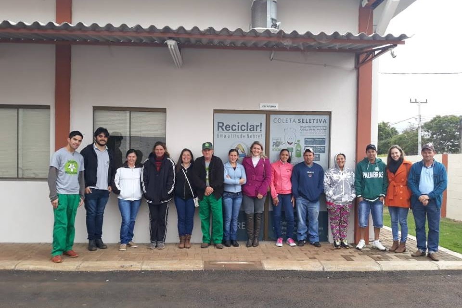 Membros da Acamis visitam a Associação de Santa Terezinha