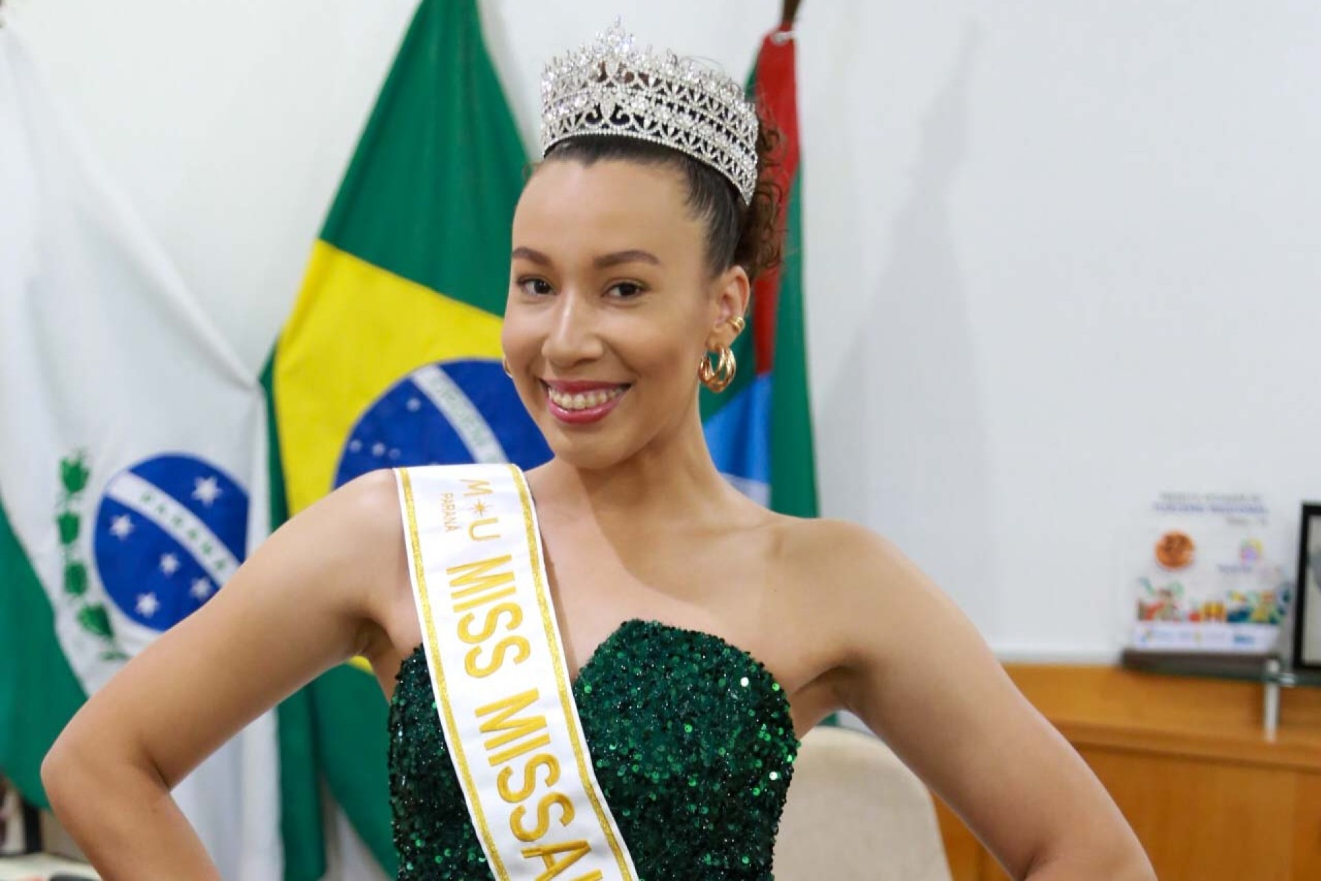 Miss Missal recebe a faixa de participação no Concurso Miss Paraná em 2024