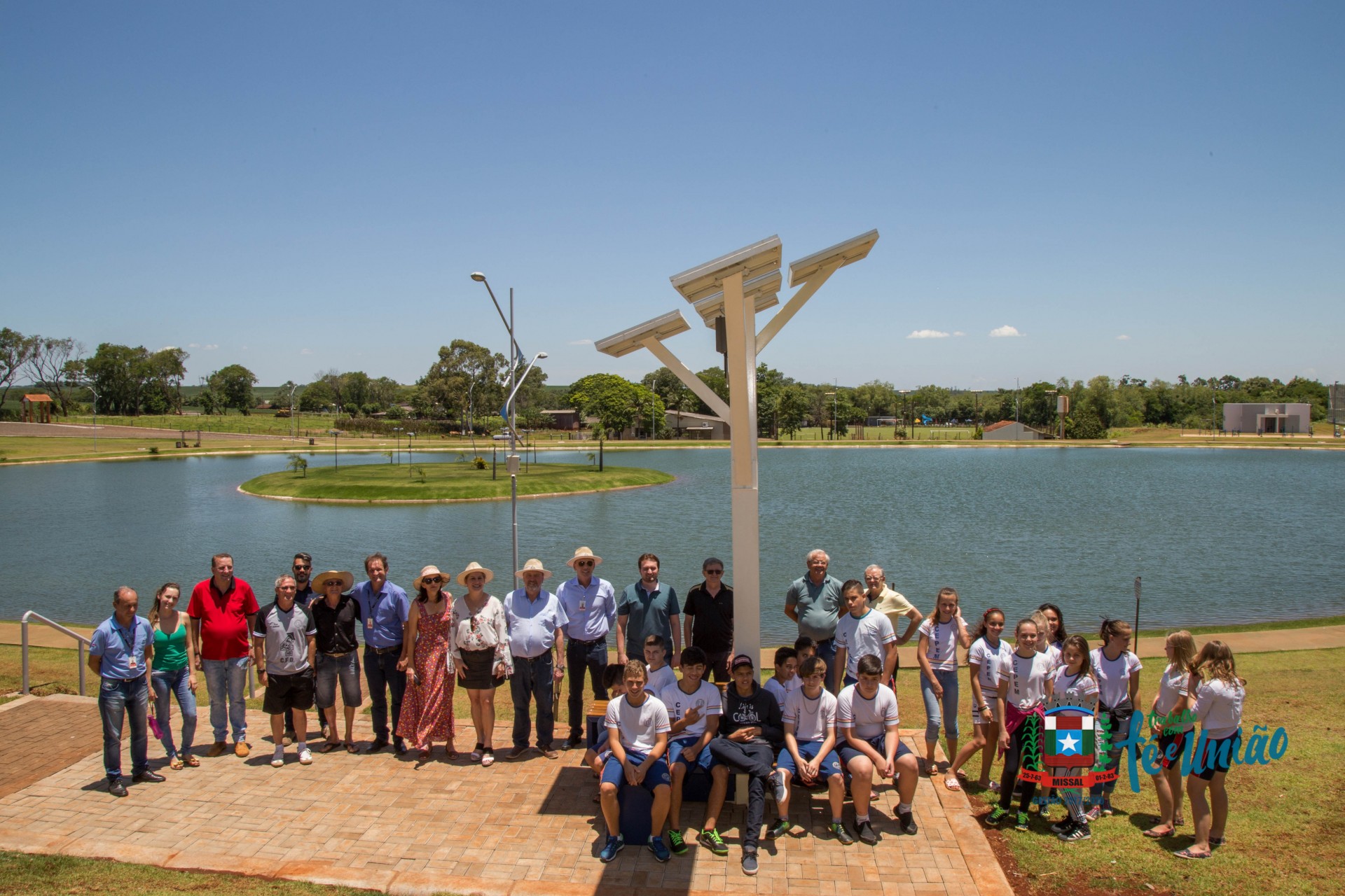 Missal inaugura Árvore Solar Digital no Lago Municipal