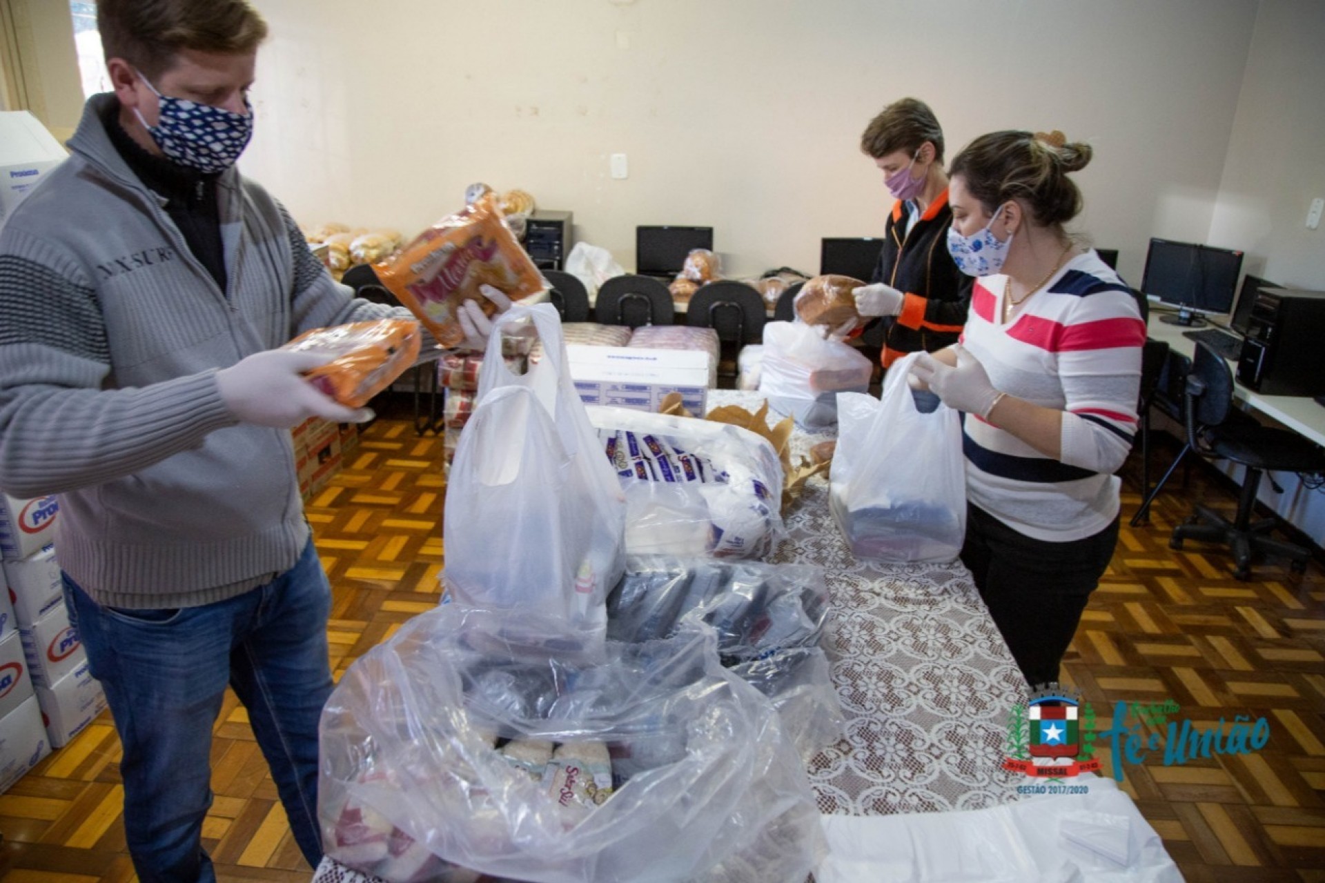 Missal prepara entrega de alimentos aos alunos da rede municipal beneficiários do Bolsa Família
