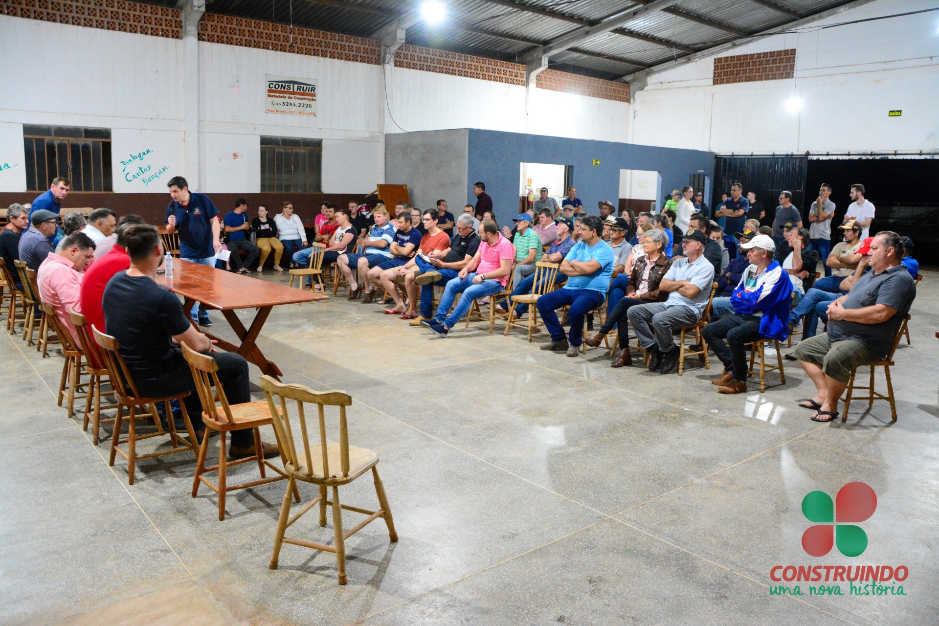 Moradores de Linha Jacutinga participam de reunião sobre perfilamento asfáltico