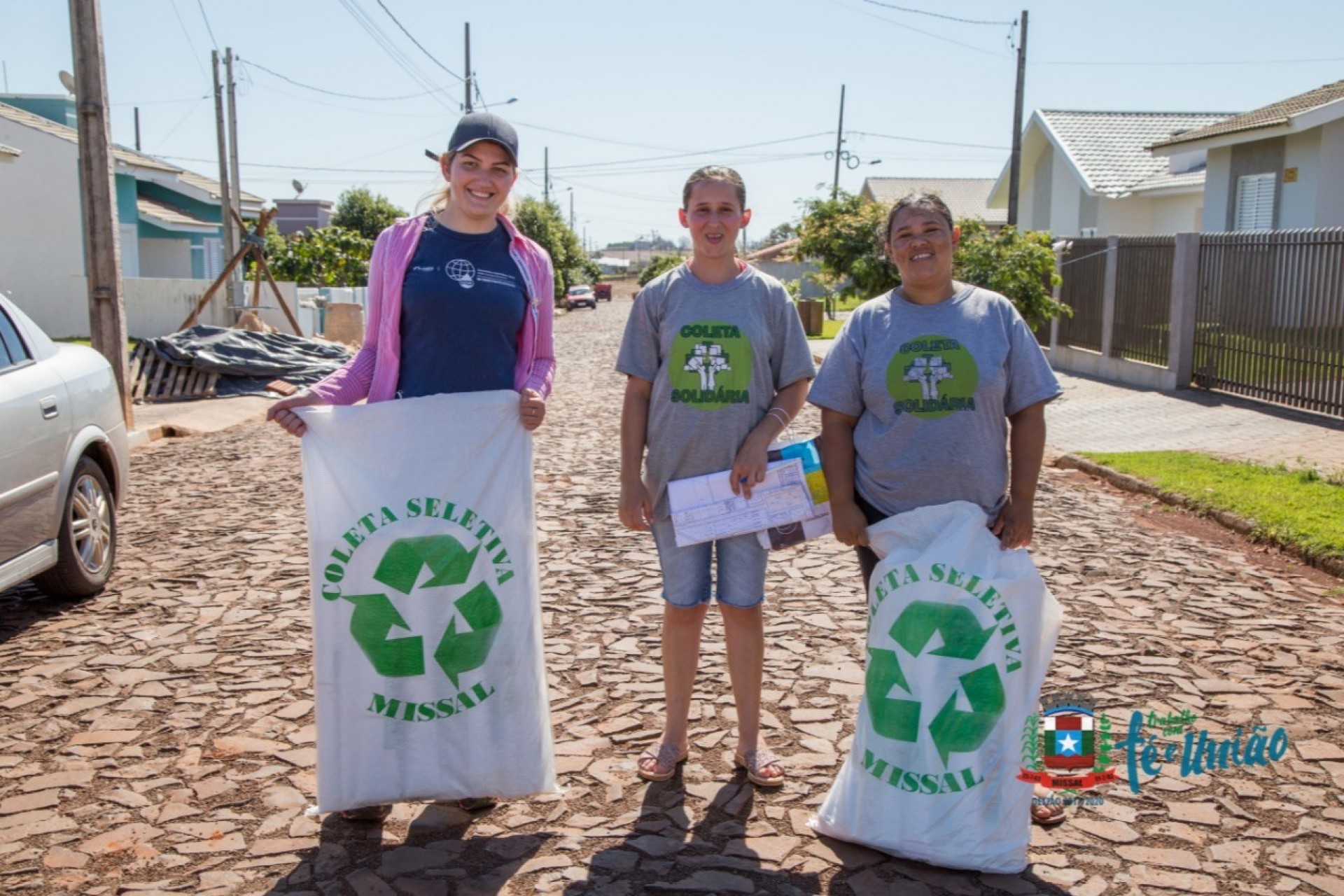 Moradores de Missal estão recebendo Bolsas de Ráfia / Veja o Cronograma de Recolha de Recicláveis