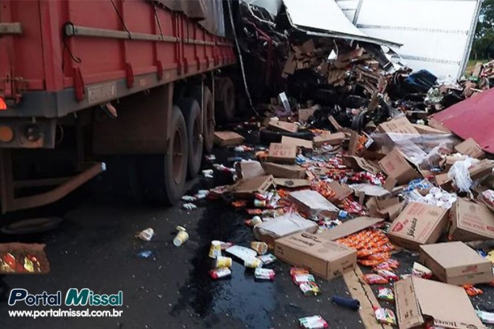 Moradores de Santa Helena e Mercedes morrem em colisão frontal entre carreta e caminhão