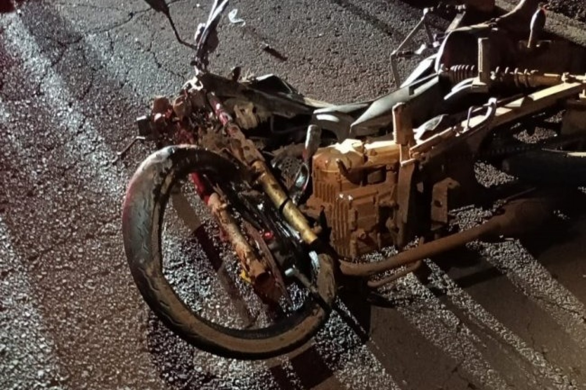 Motociclista morre após bater violentamente em Santana na PR-317, em São José das Palmeiras
