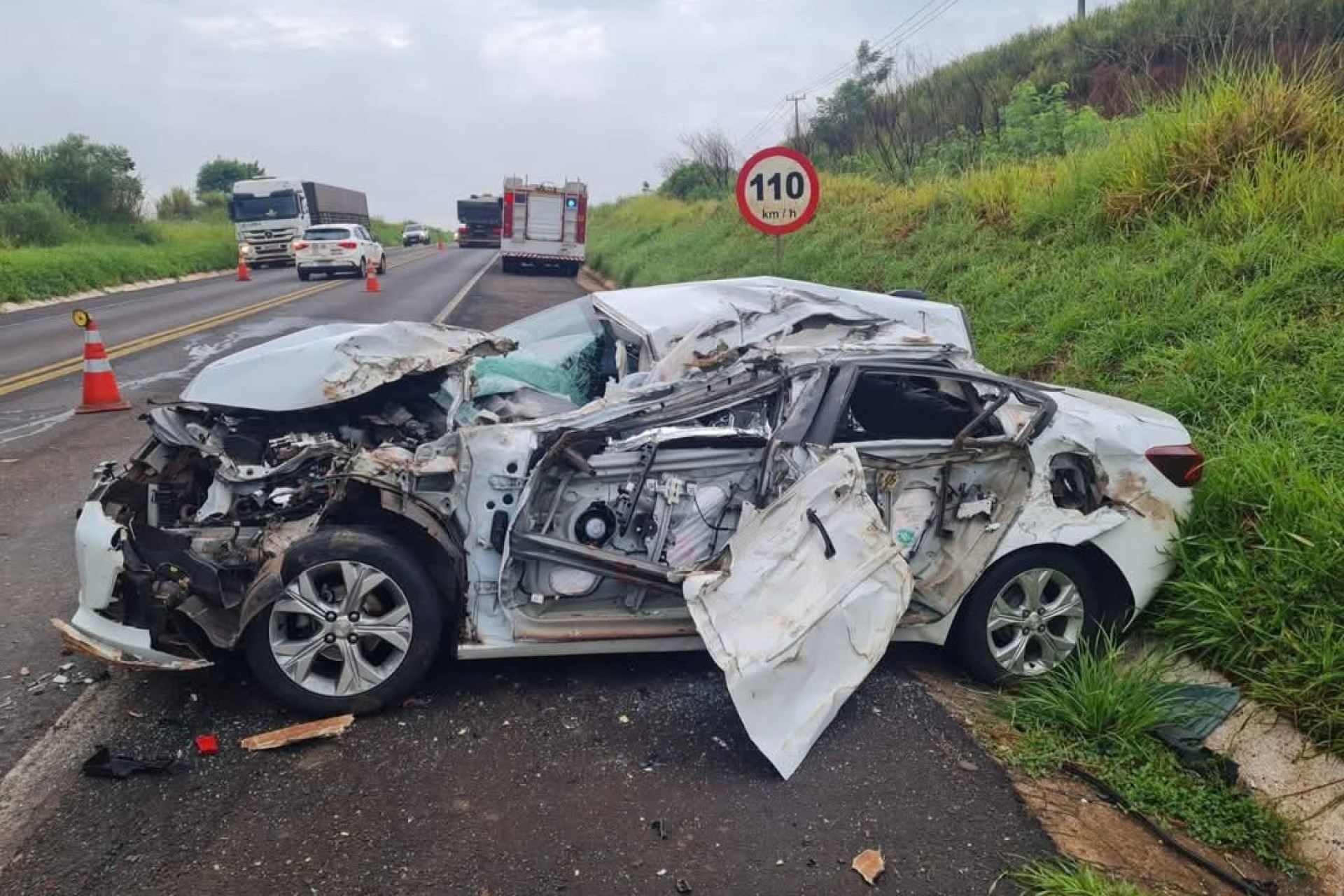 Motorista morre após grave colisão entre automóvel e ônibus no Paraná