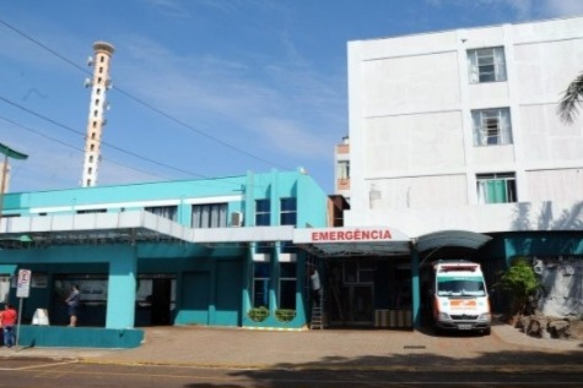 Mulher baleada na cabeça em Santa Helena Velha morre no hospital; suspeito segue foragido